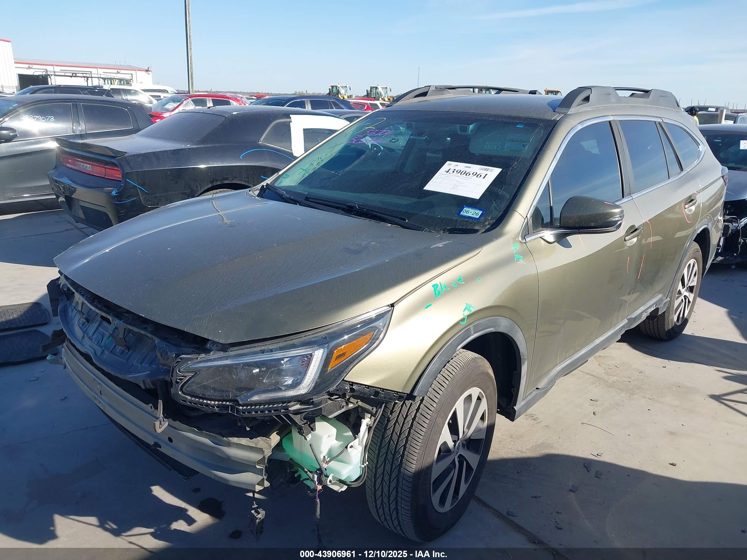 SUBARU OUTBACK image 2