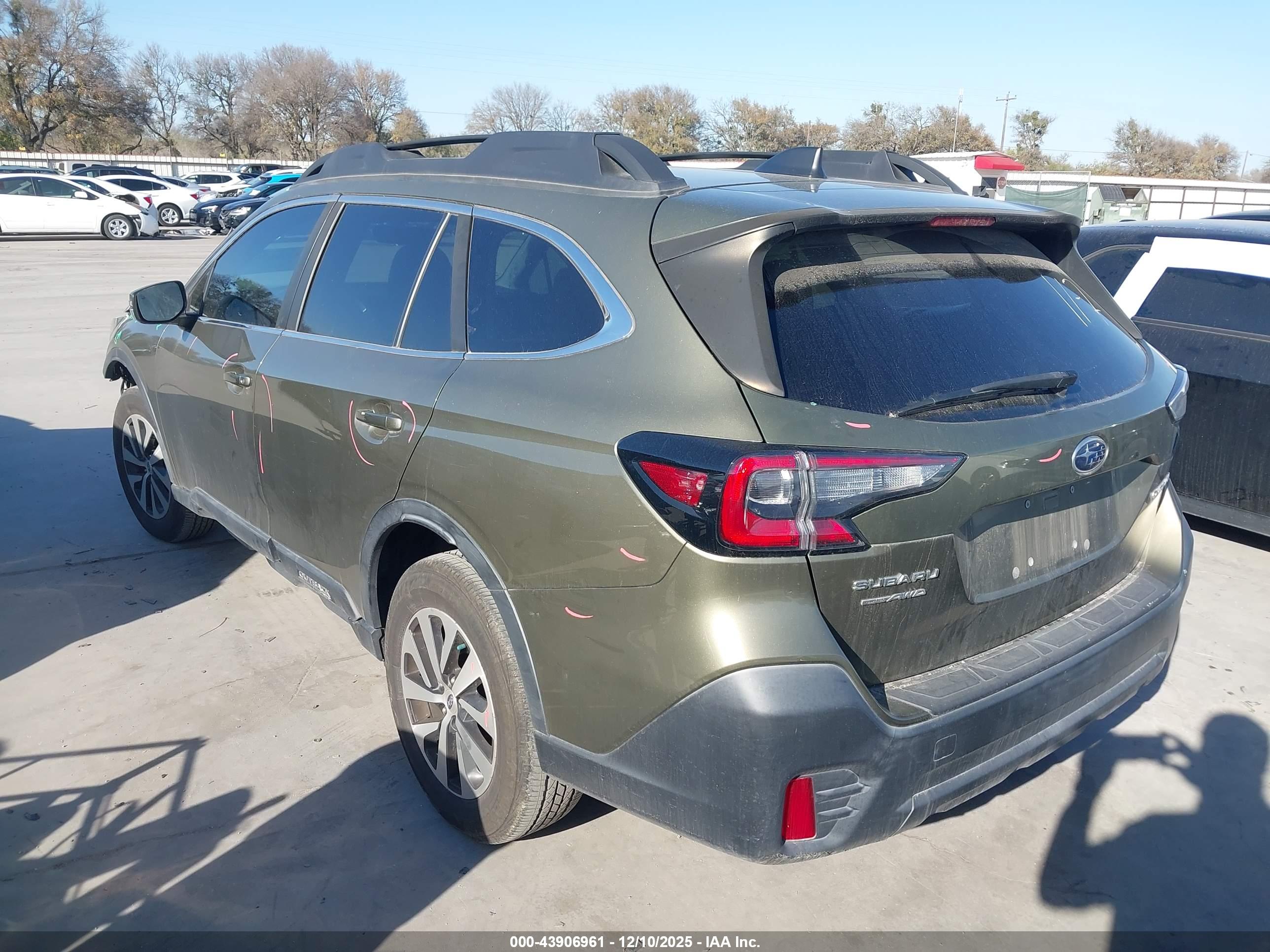 SUBARU OUTBACK image 3