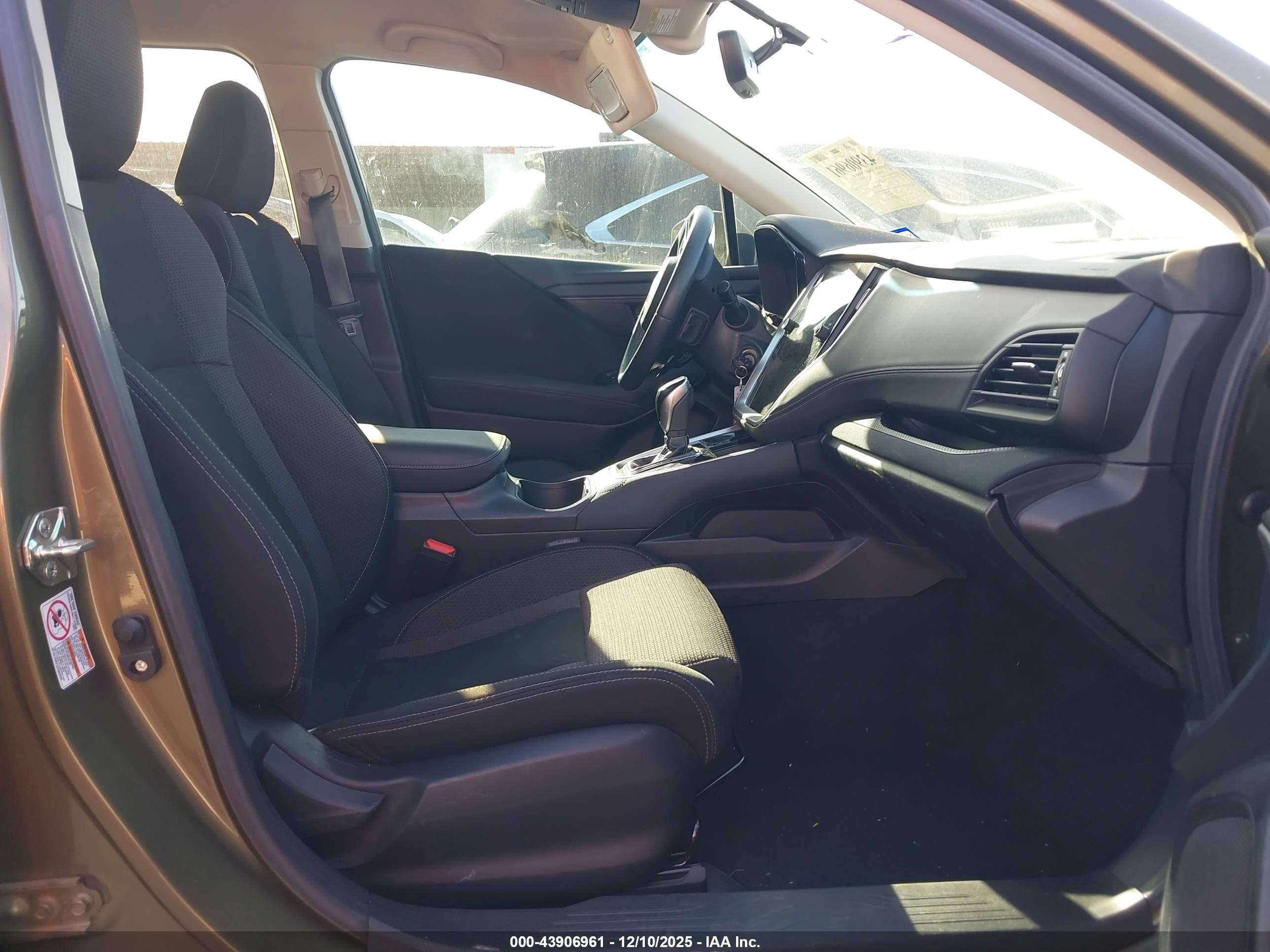 SUBARU OUTBACK image 5