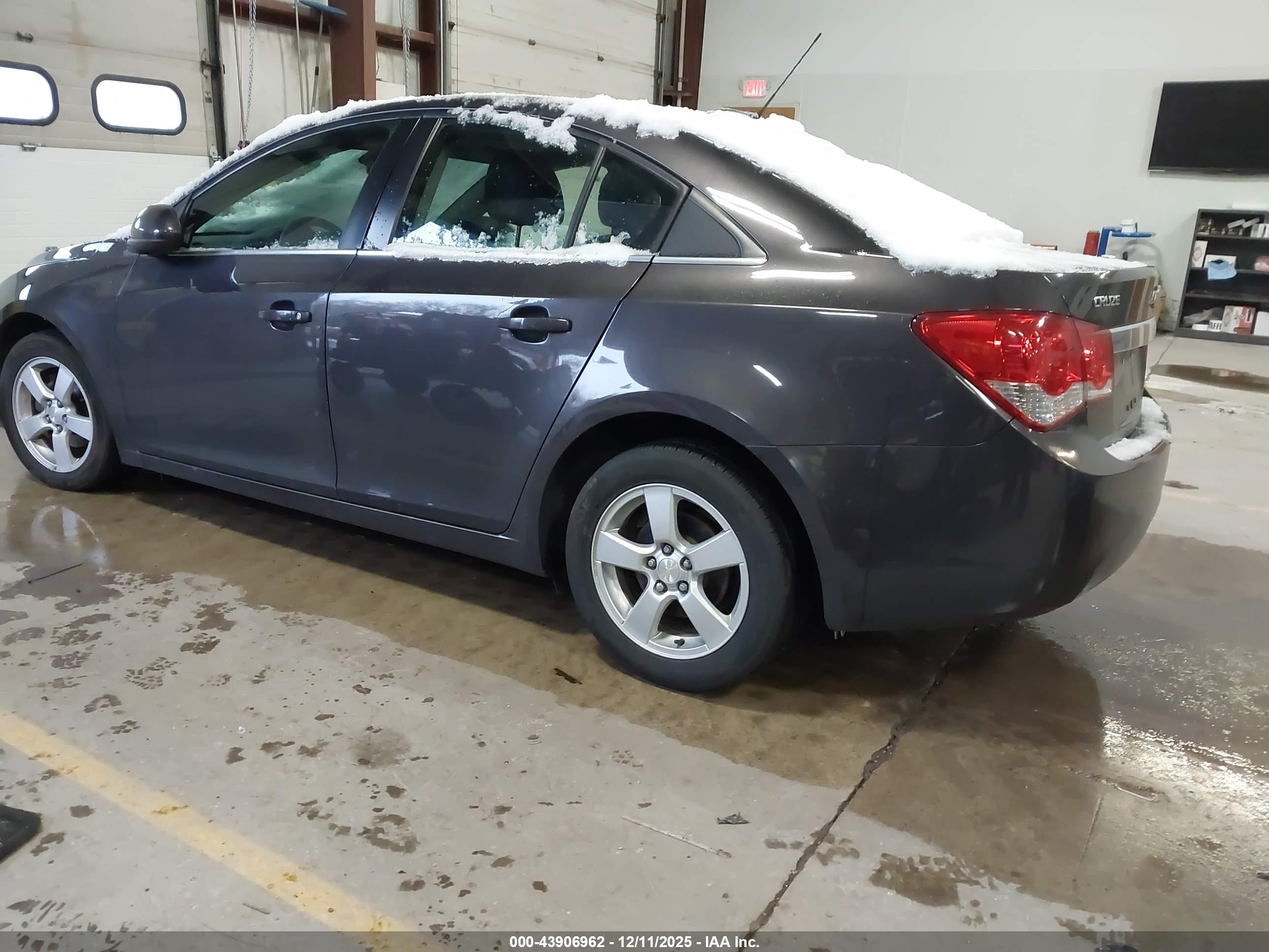 CHEVROLET CRUZE image 3