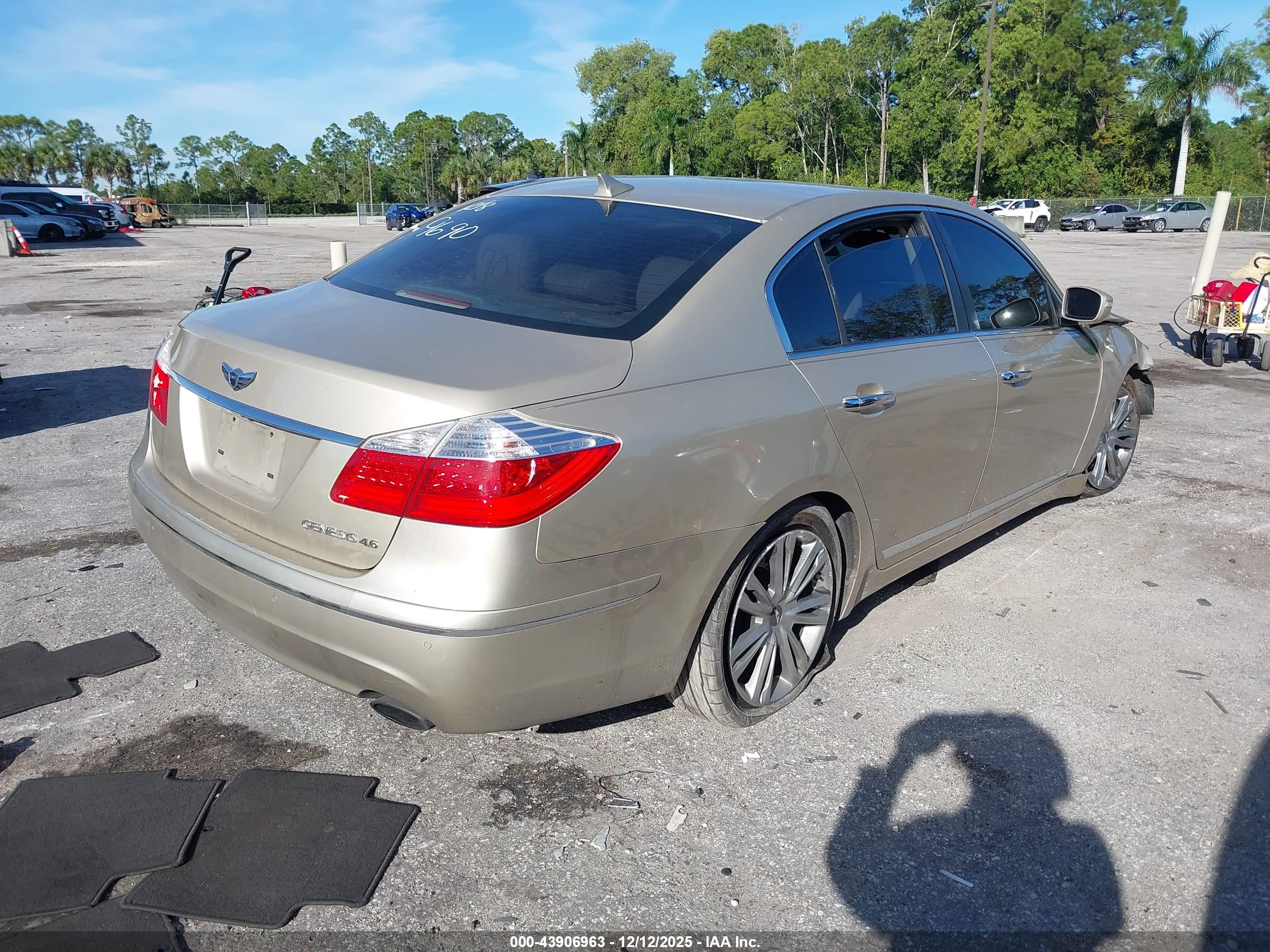 HYUNDAI GENESIS image 4