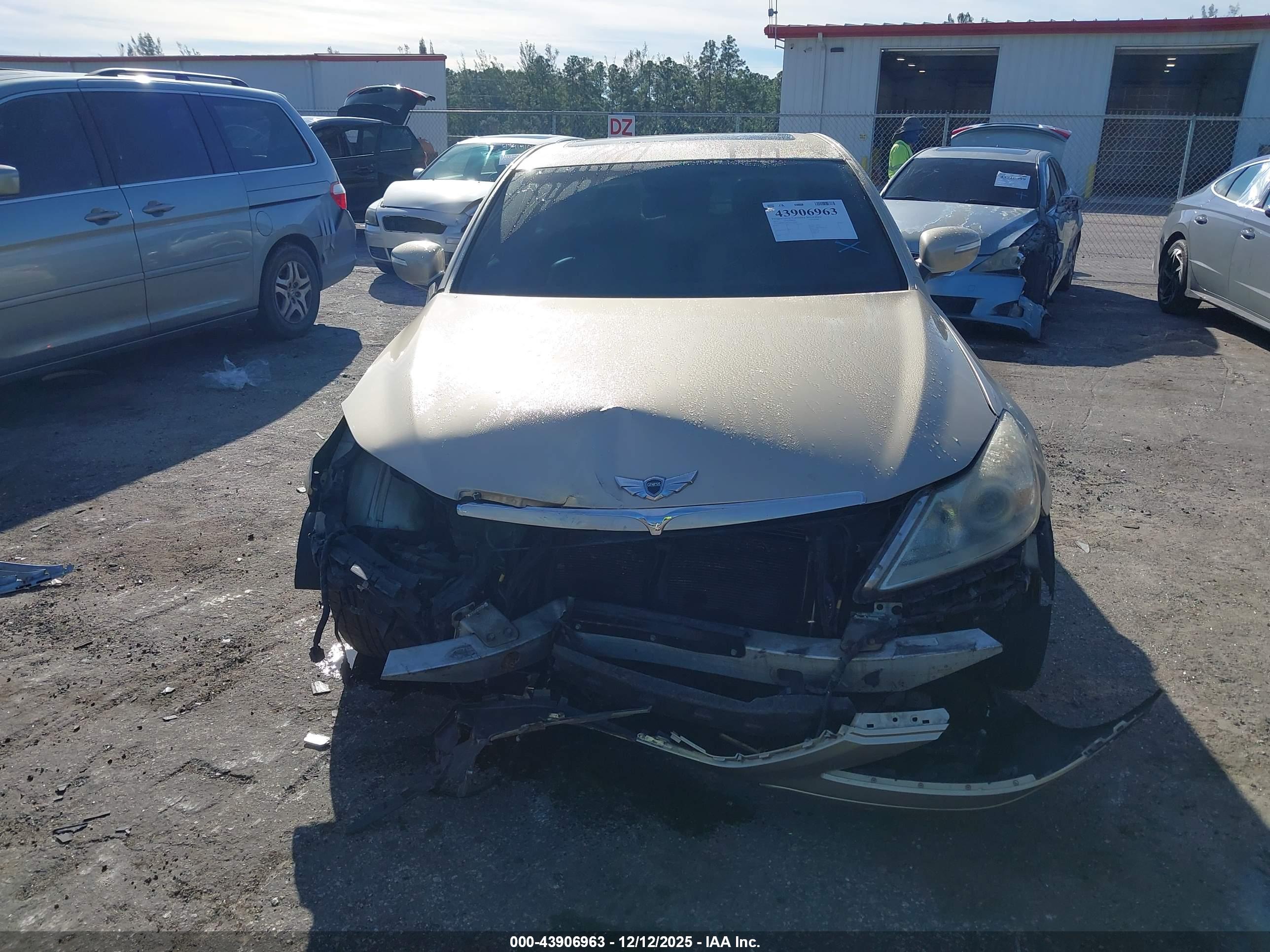HYUNDAI GENESIS image 6