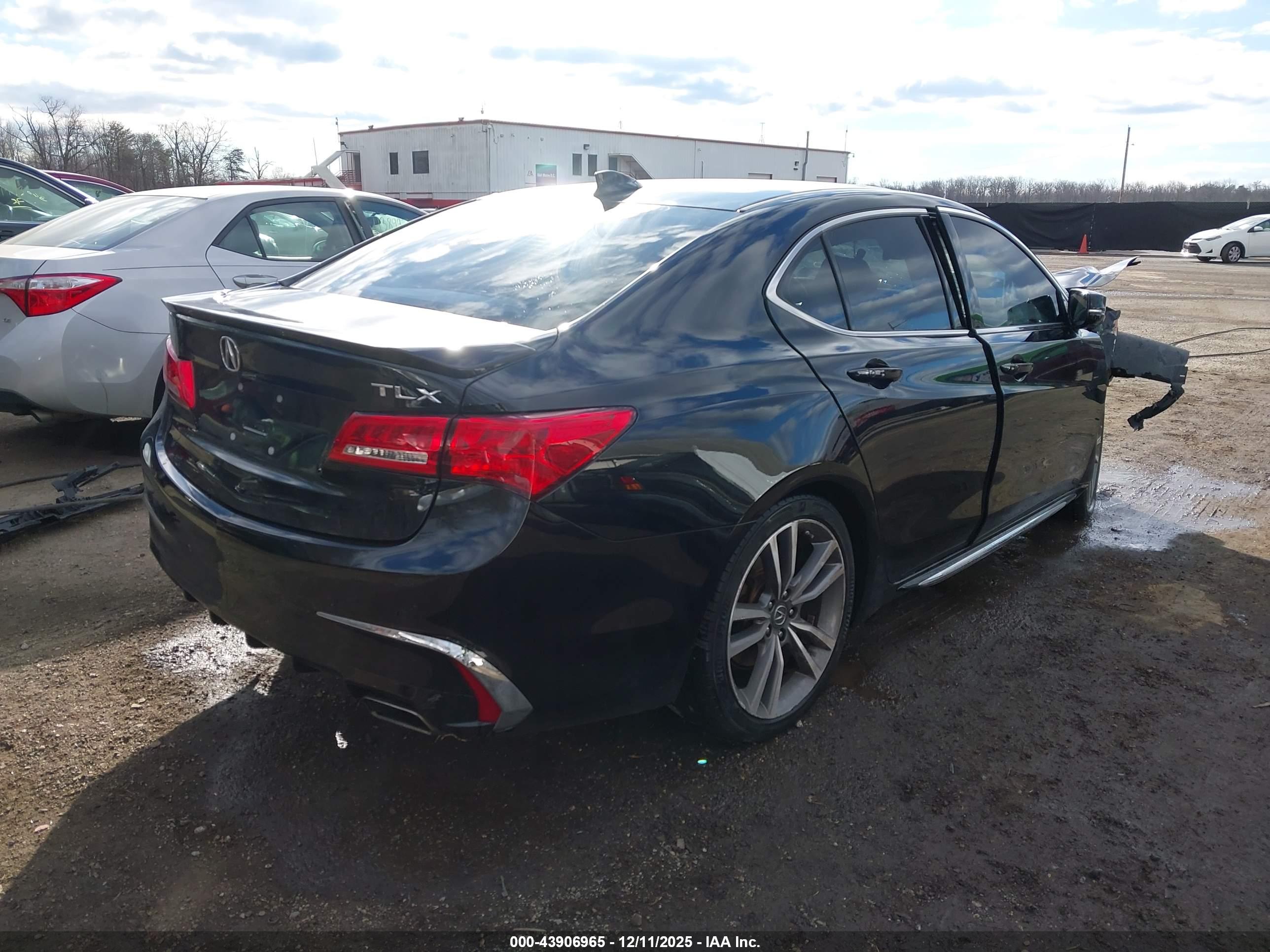 ACURA TLX image 4