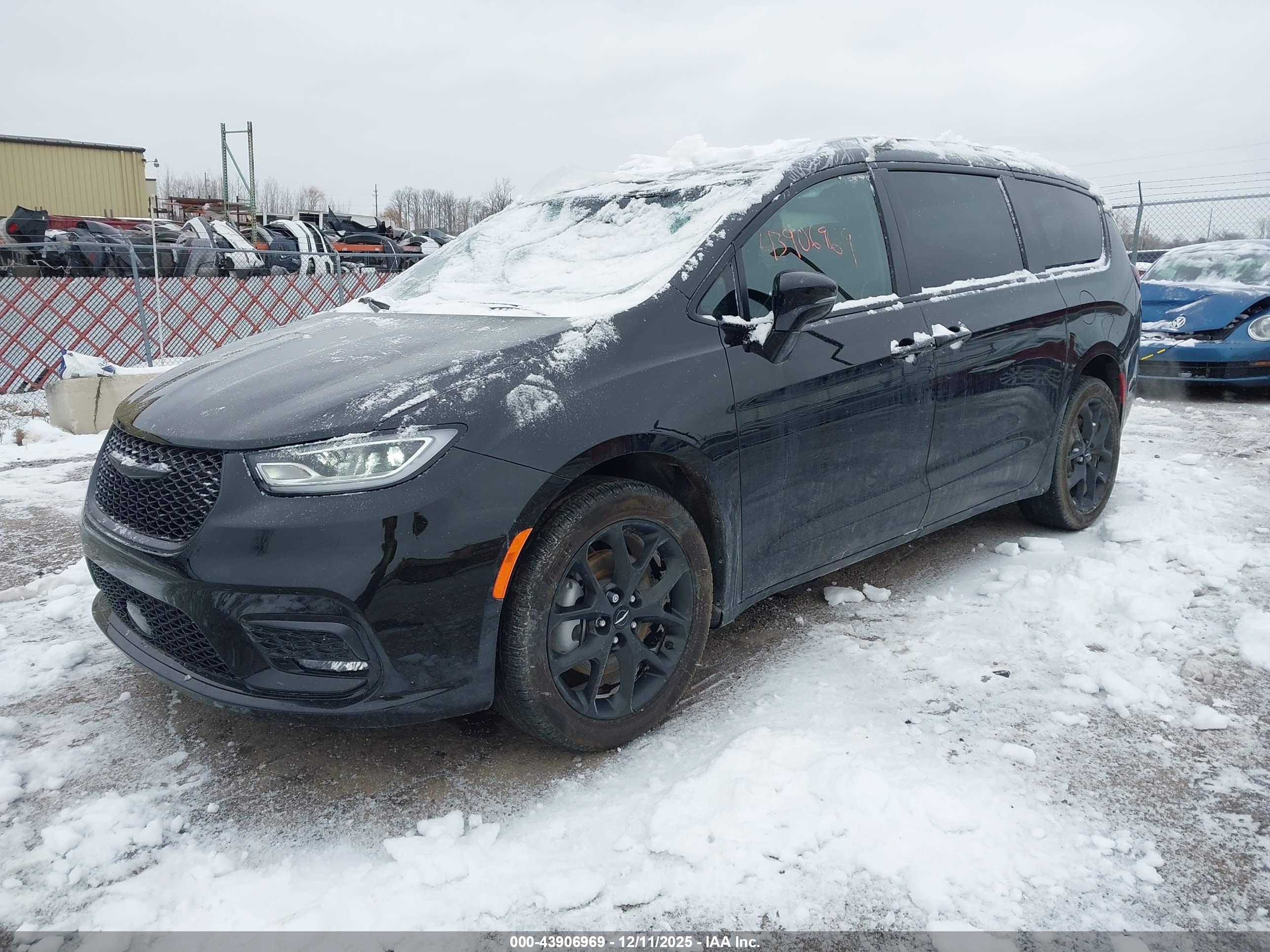 CHRYSLER PACIFICA image 2
