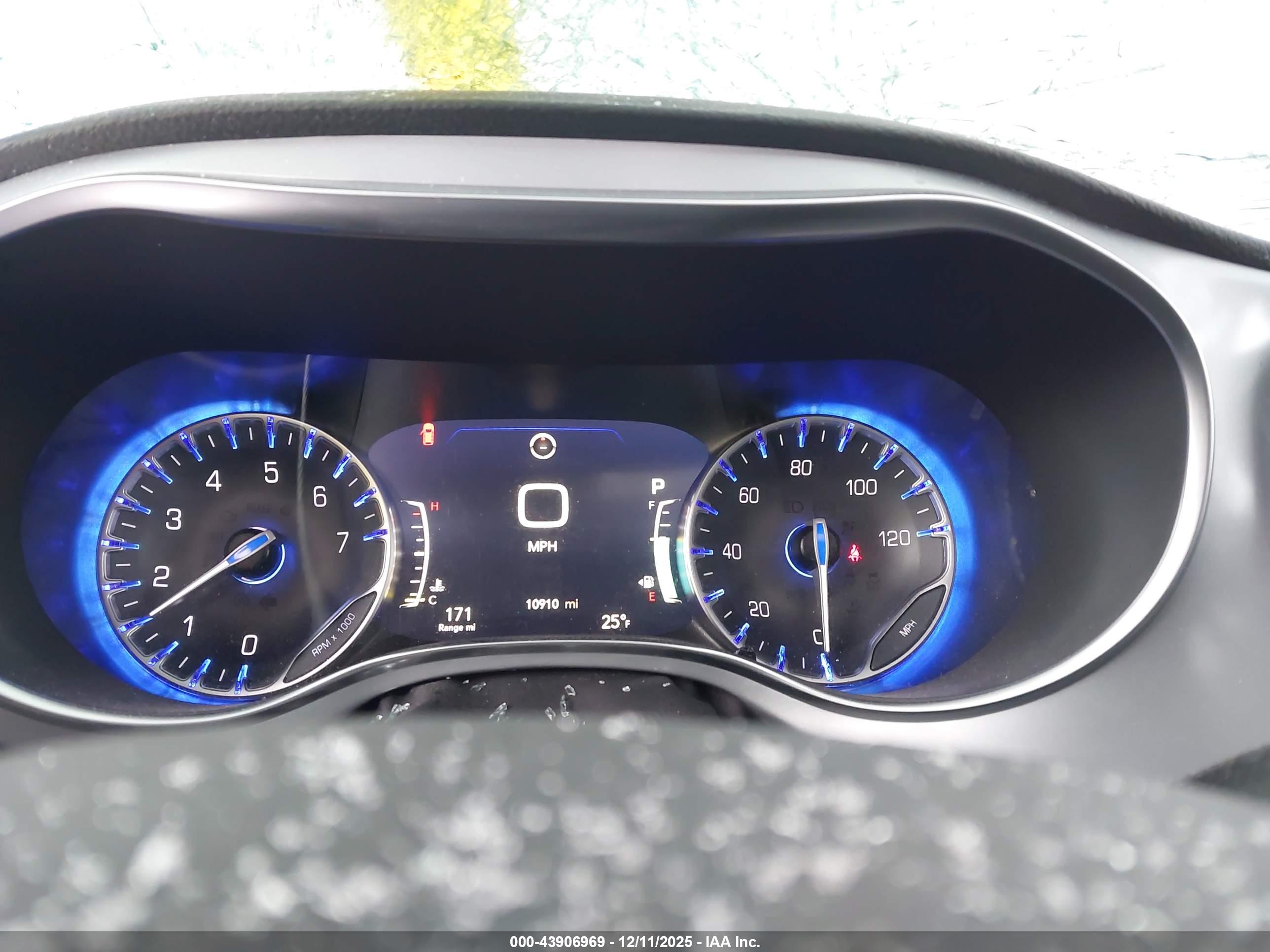 CHRYSLER PACIFICA image 7