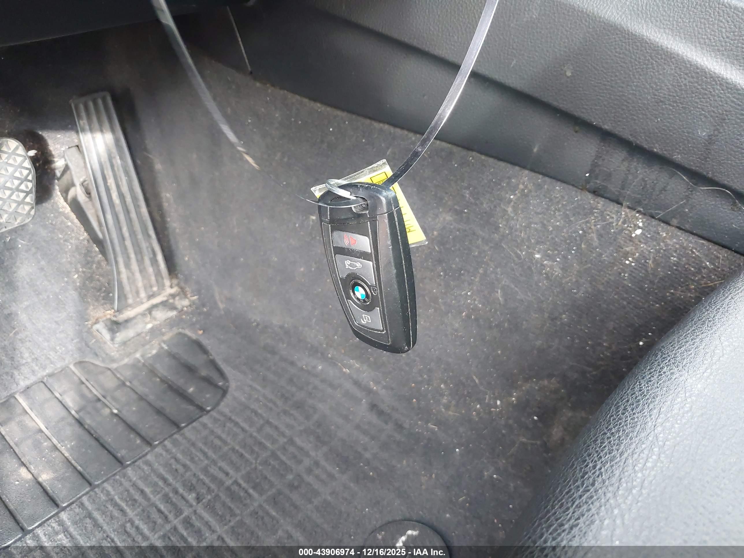 BMW 320I image 11