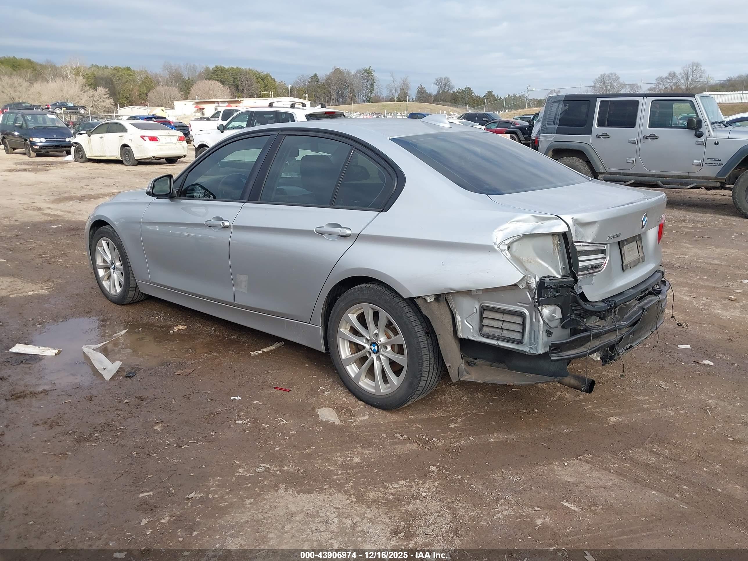 BMW 320I image 3