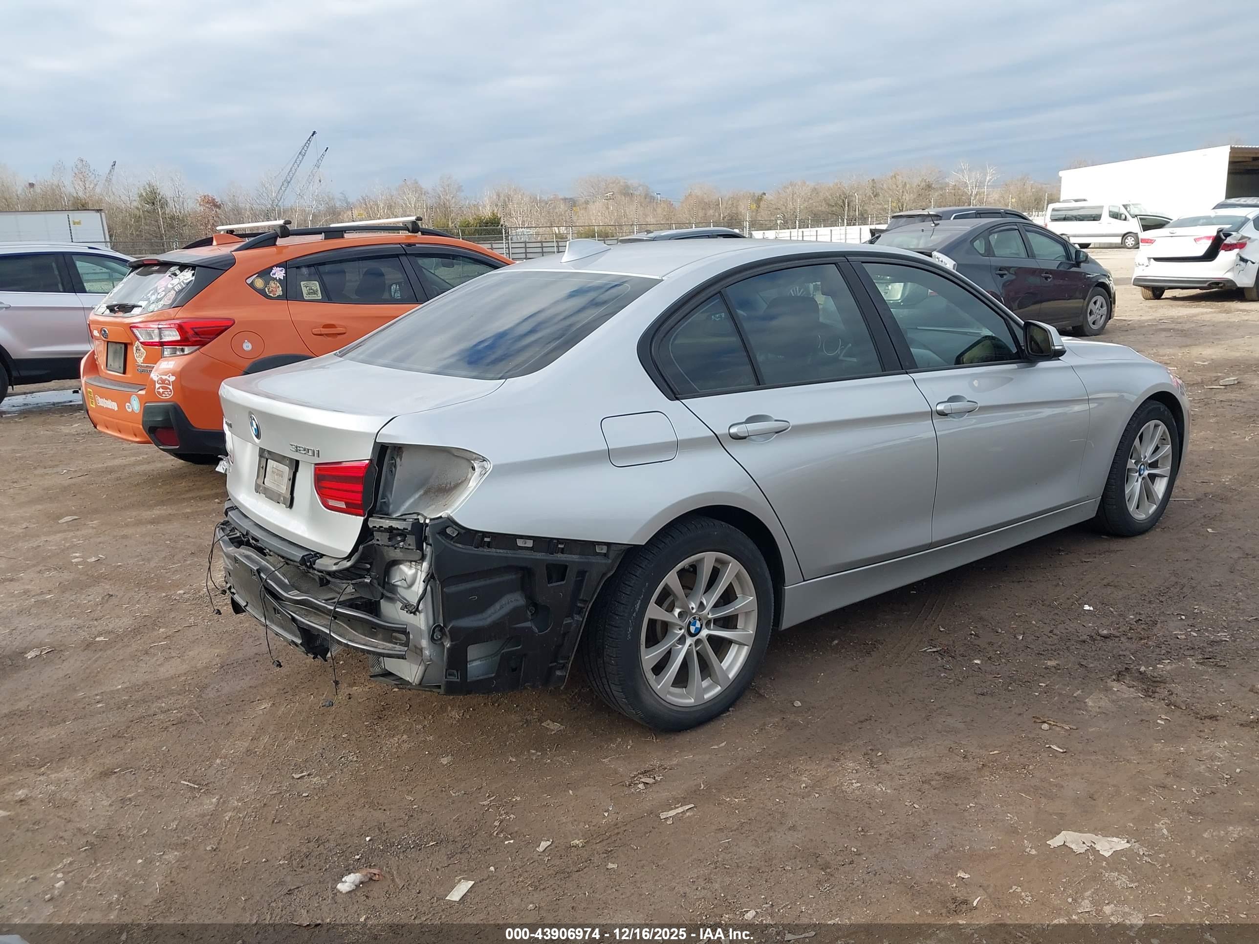 BMW 320I image 4
