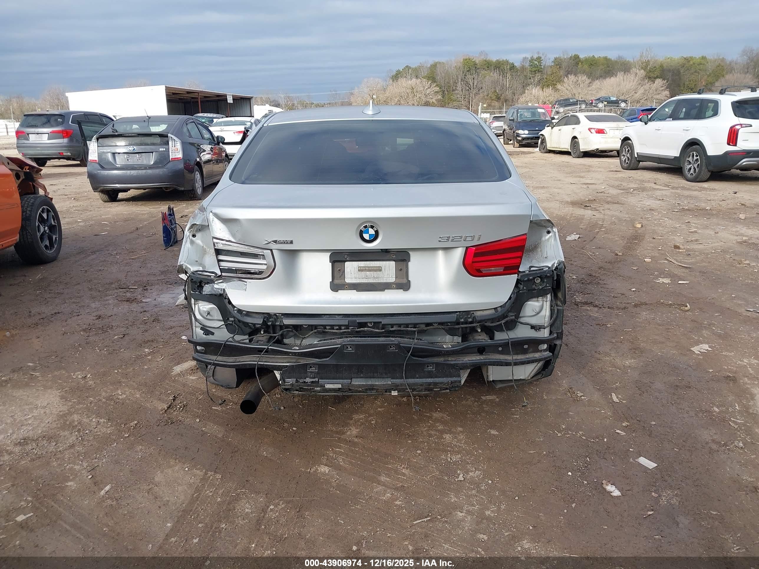 BMW 320I image 6