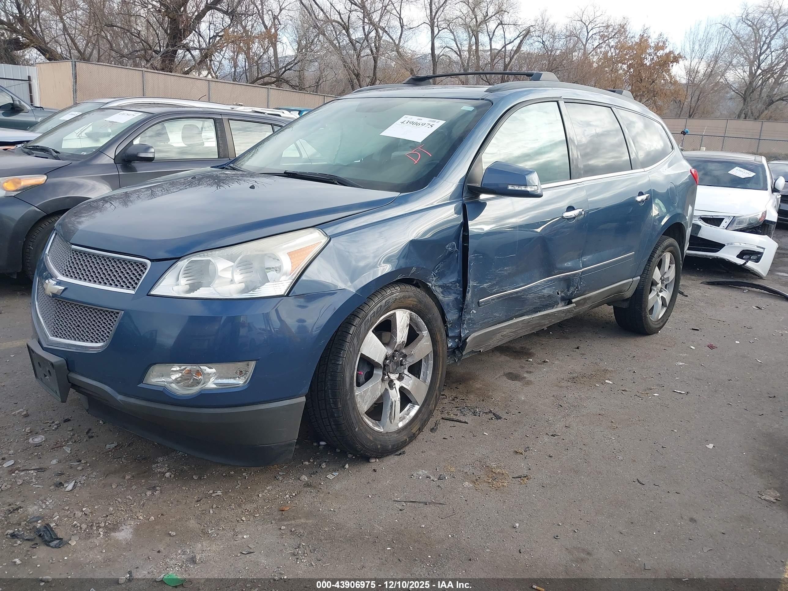 CHEVROLET TRAVERSE image 2