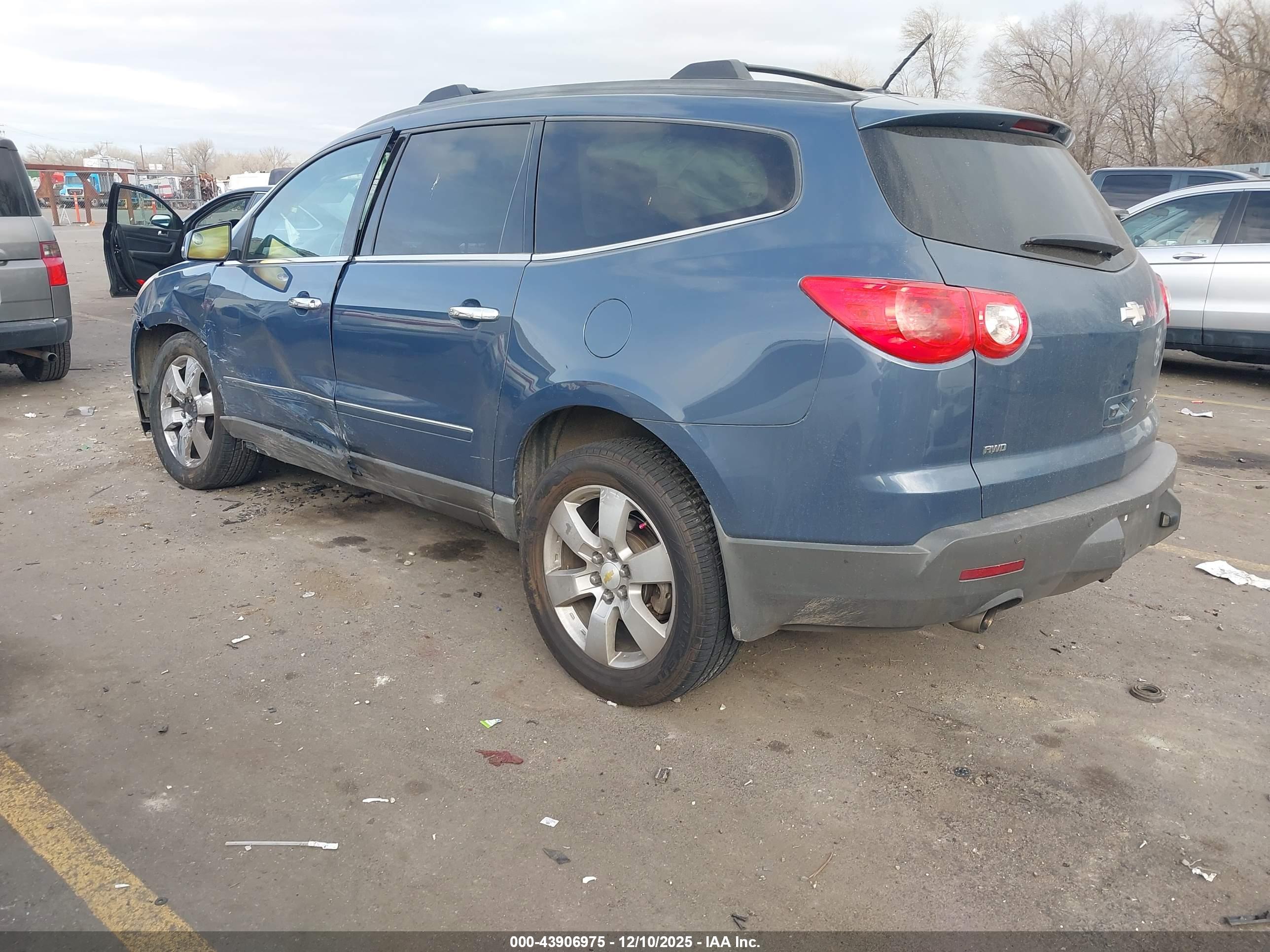 CHEVROLET TRAVERSE image 3