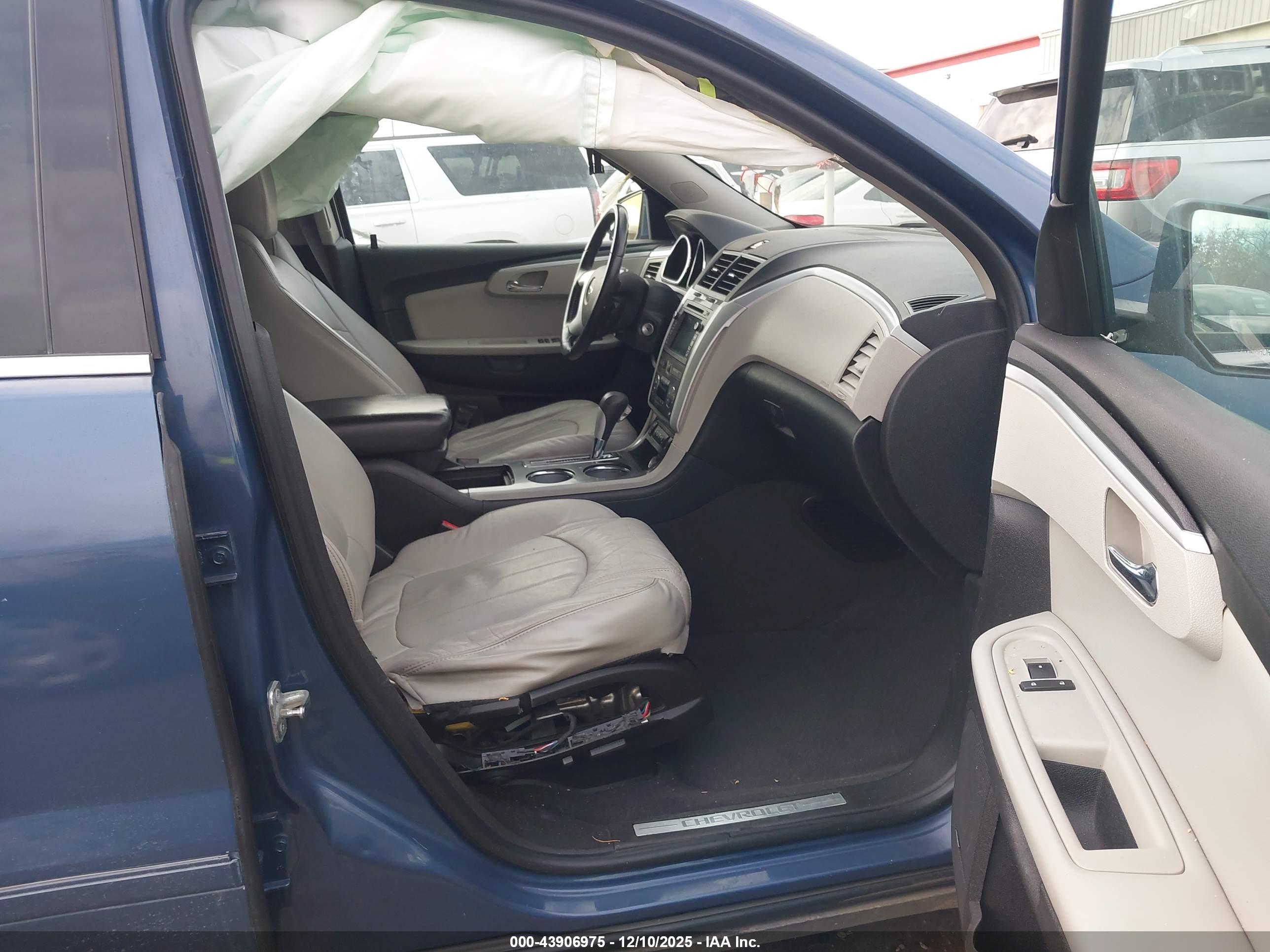 CHEVROLET TRAVERSE image 5
