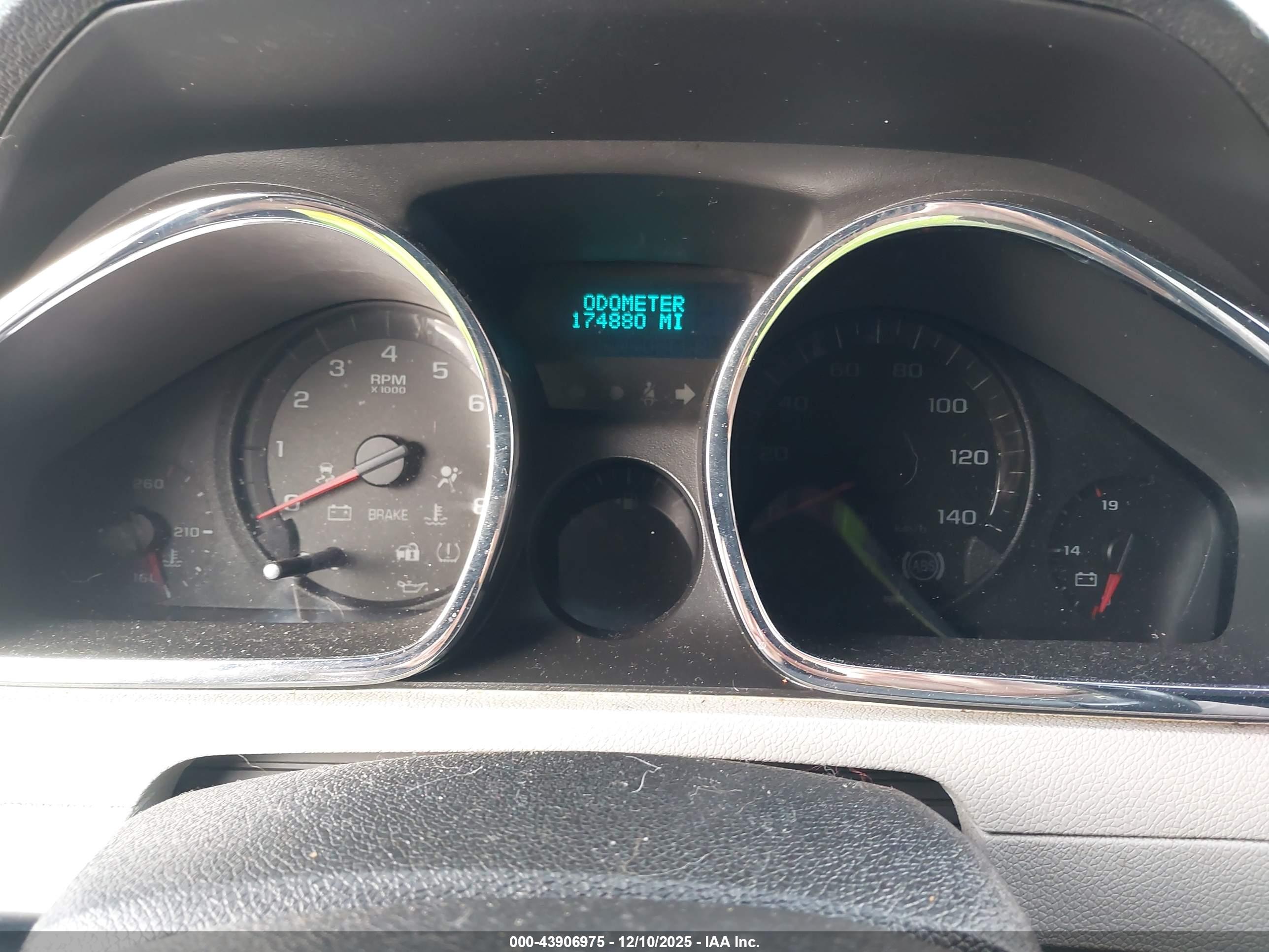 CHEVROLET TRAVERSE image 7