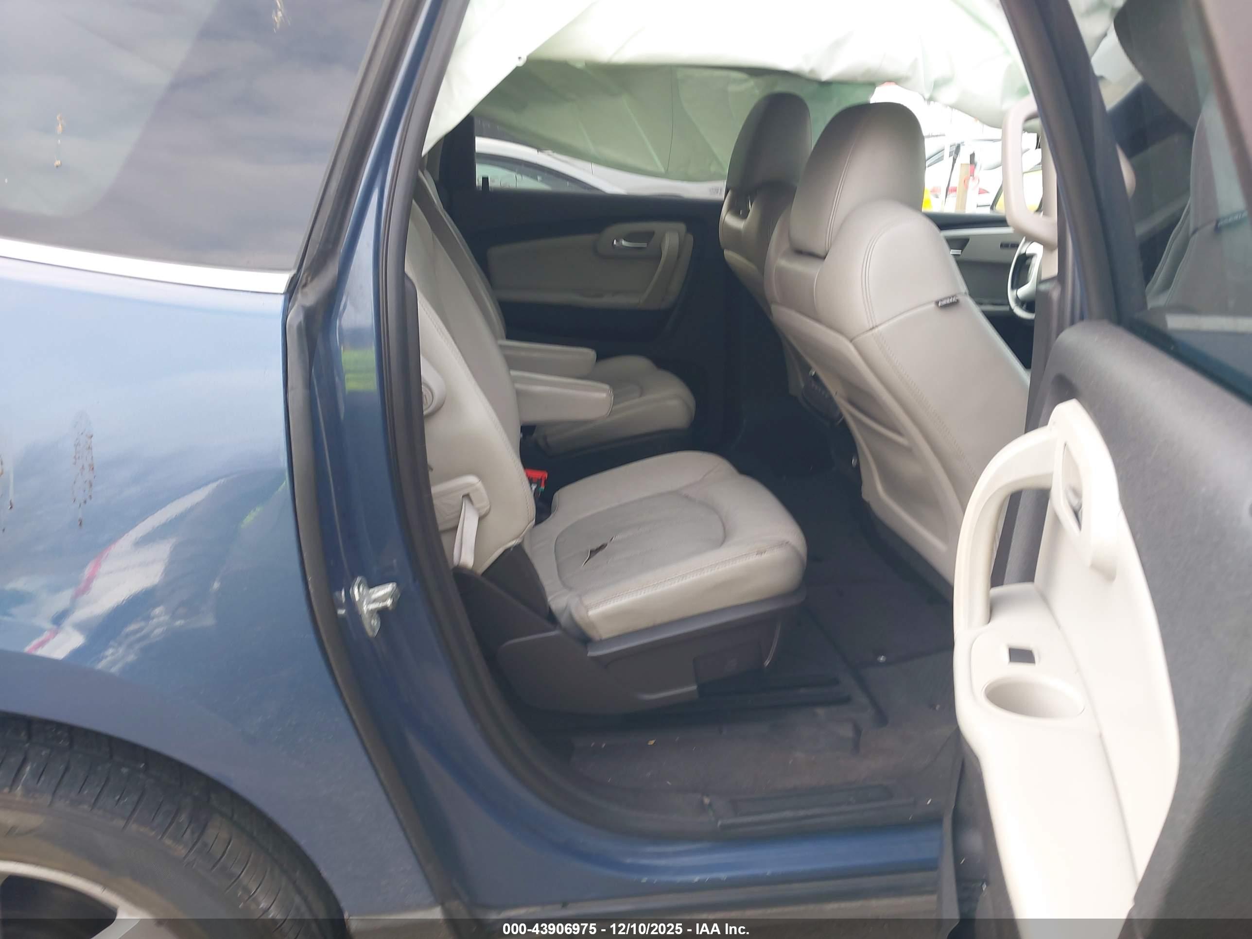 CHEVROLET TRAVERSE image 8