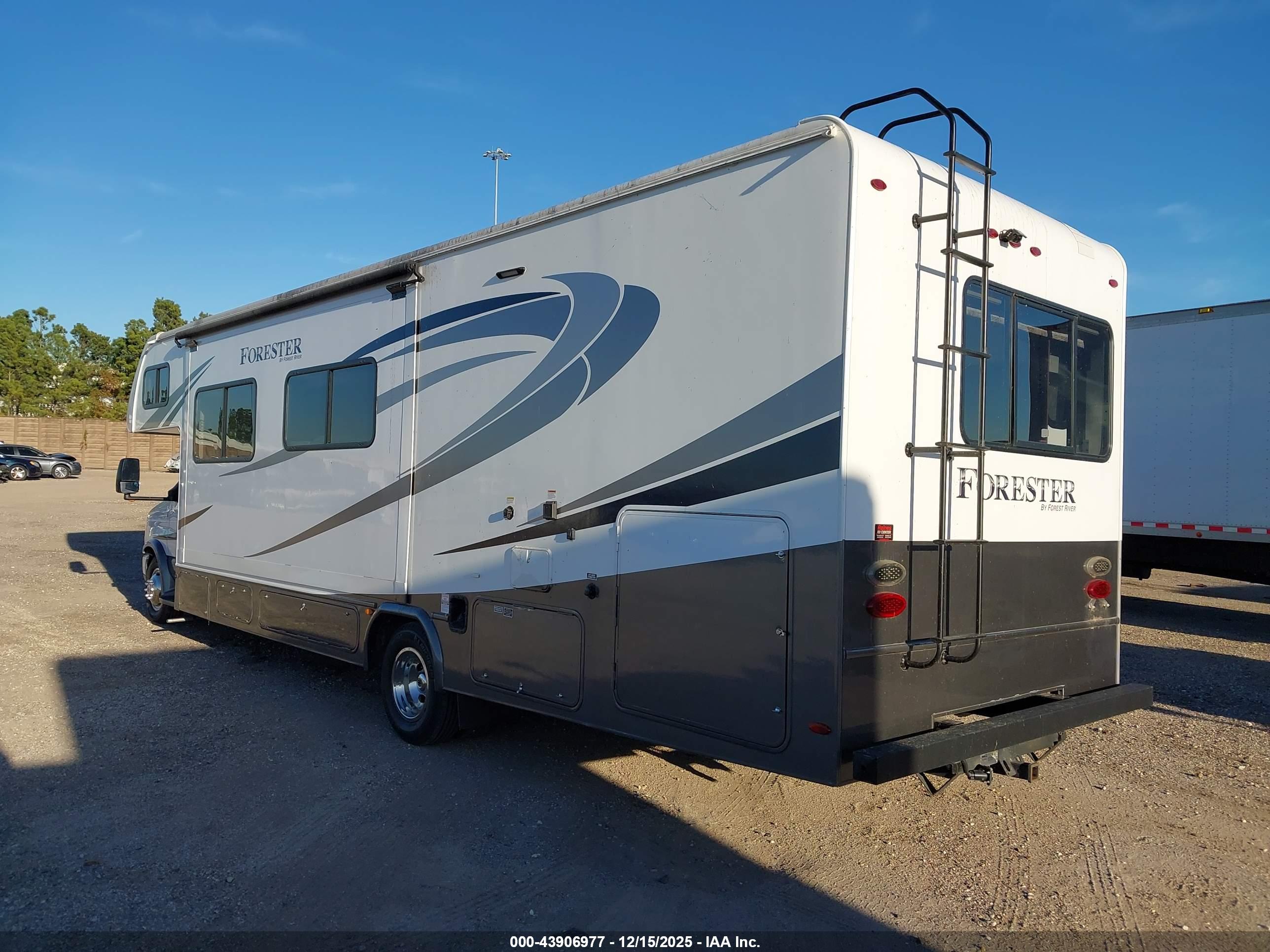 FORD E-450 image 3