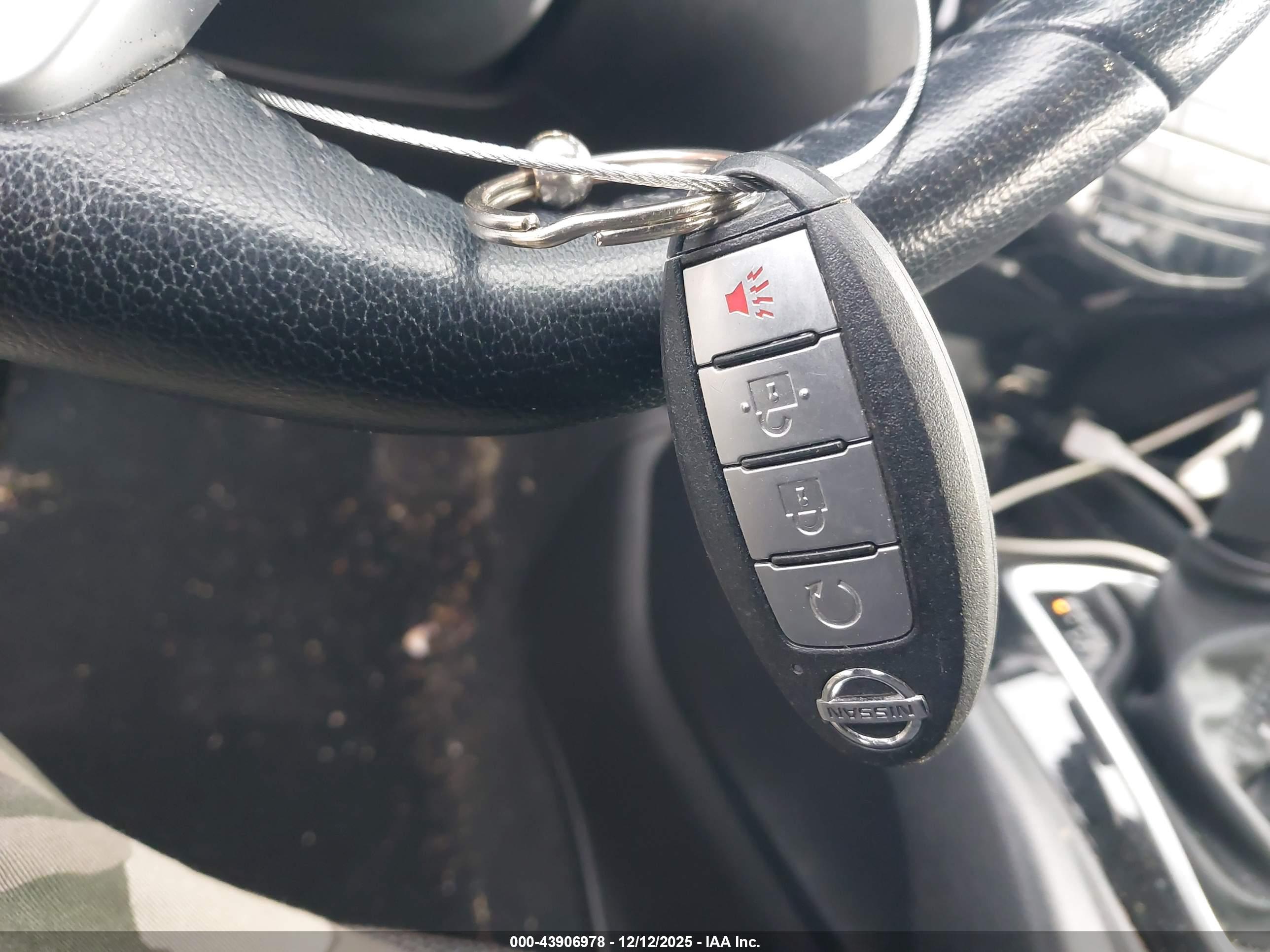 NISSAN ROGUE image 11