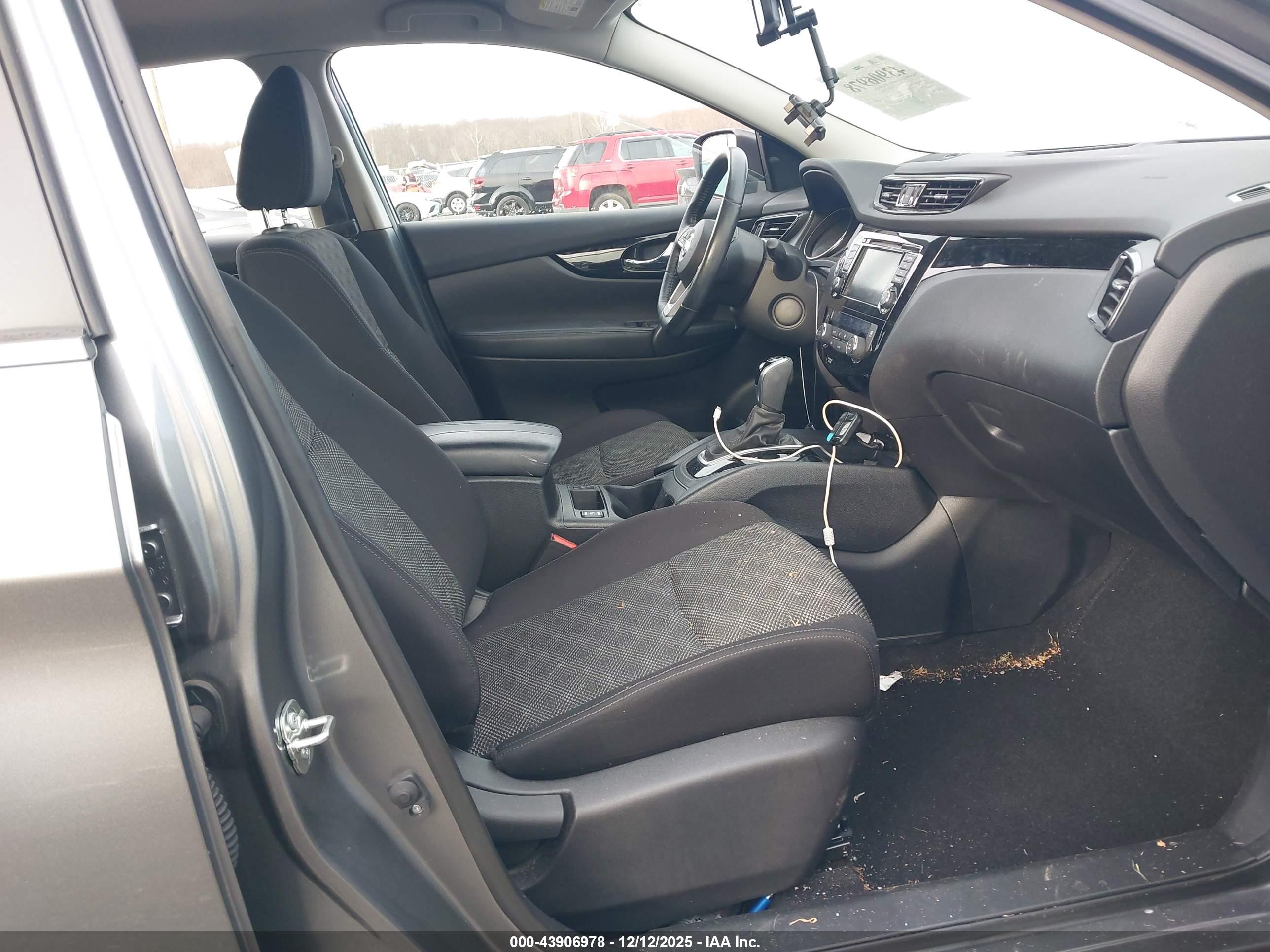 NISSAN ROGUE image 5