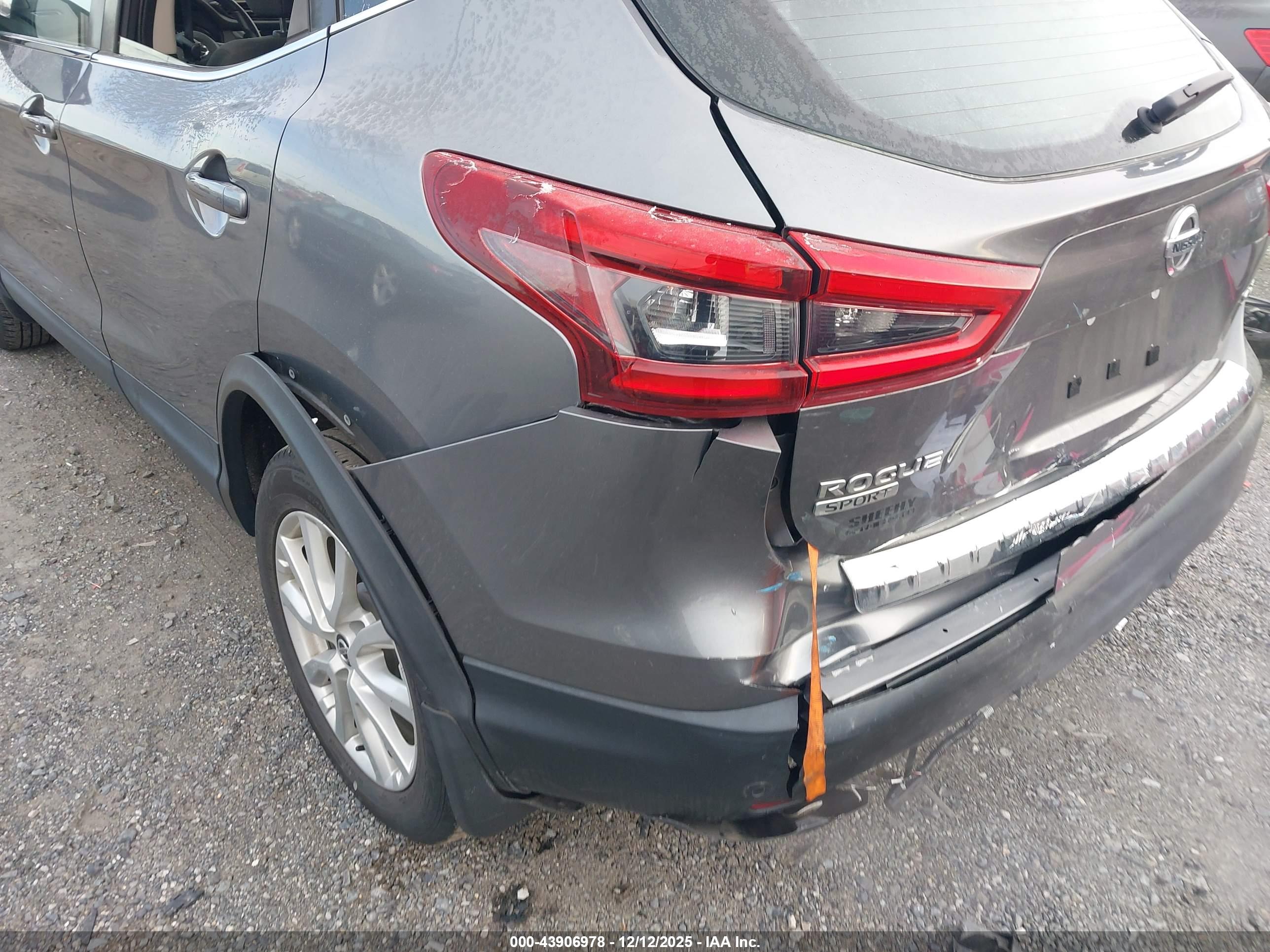 NISSAN ROGUE image 6