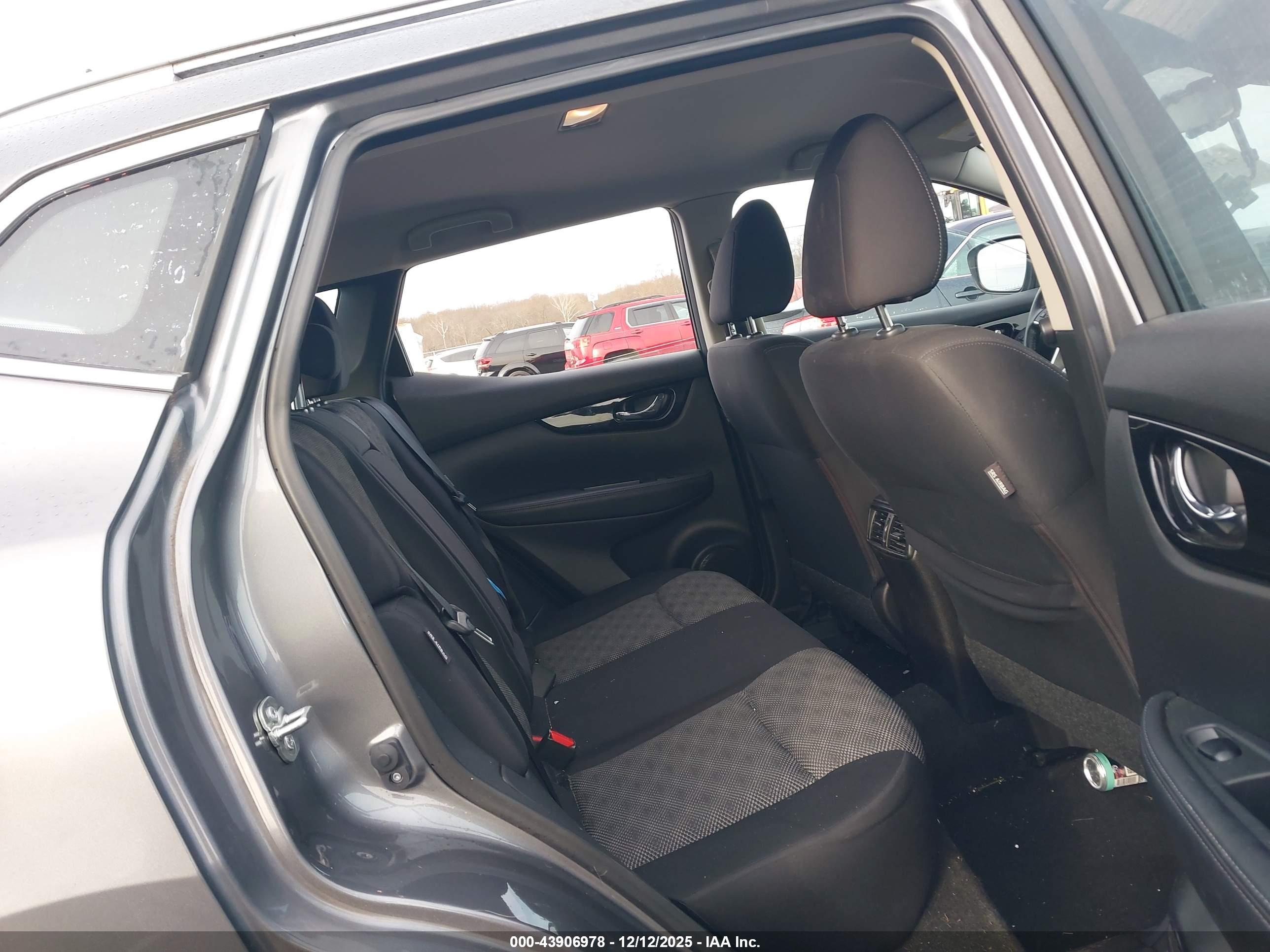 NISSAN ROGUE image 8