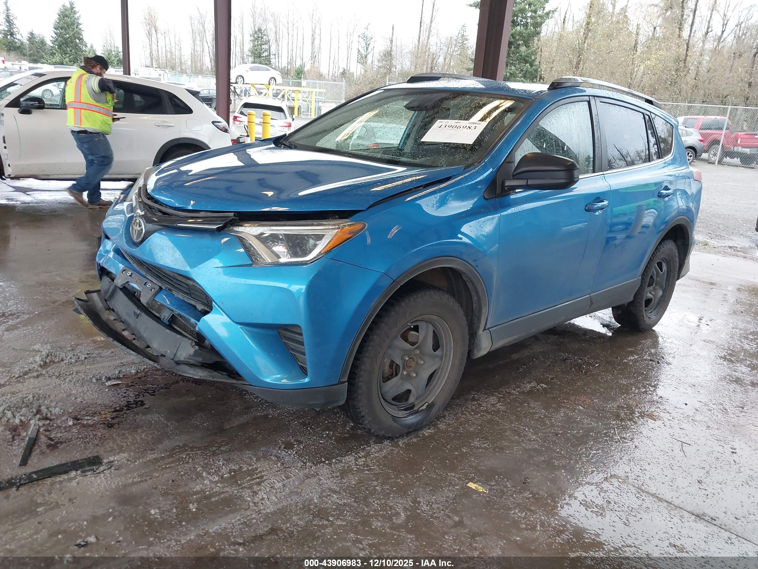 TOYOTA RAV4 image 2