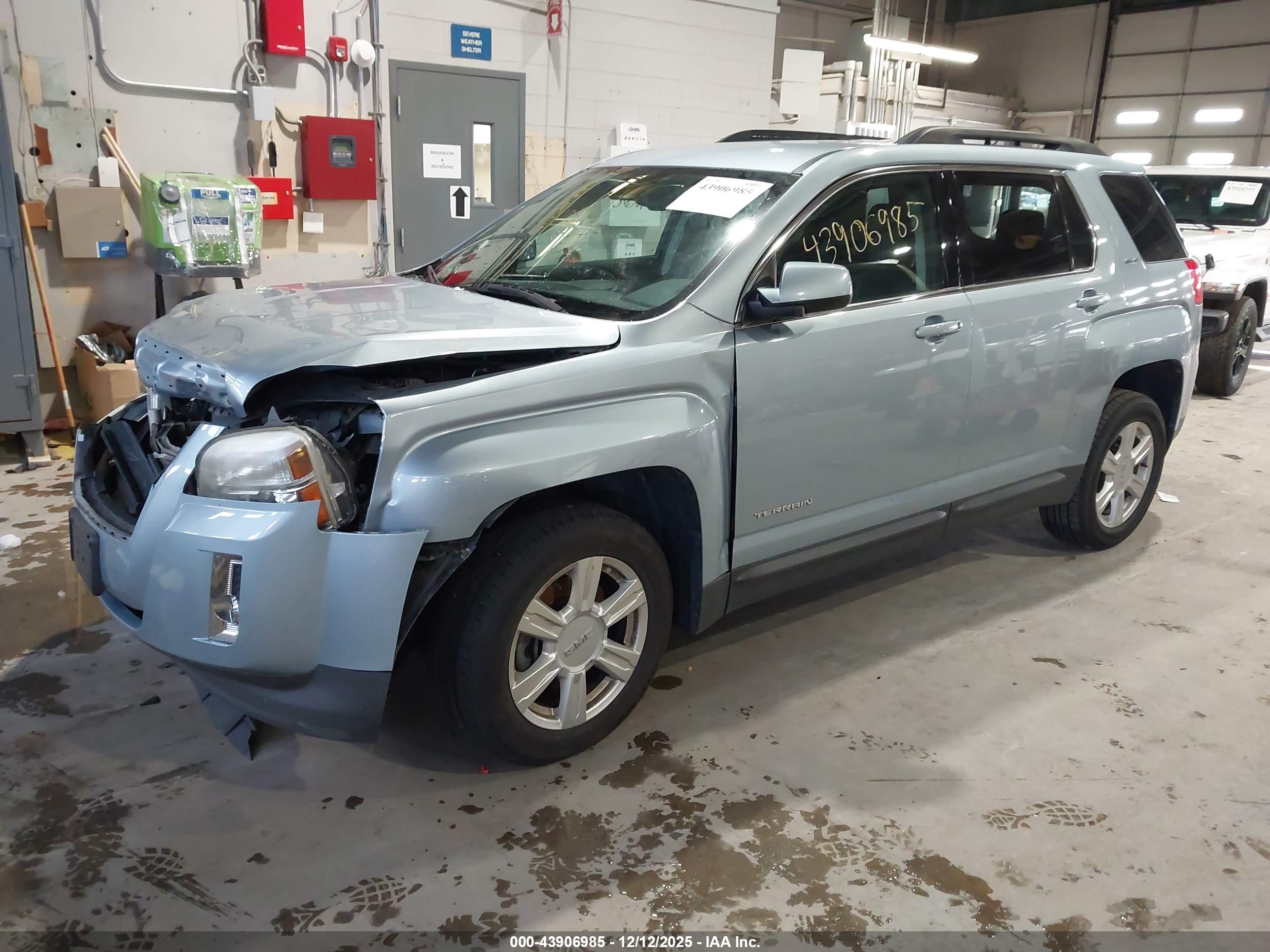 GMC TERRAIN image 2