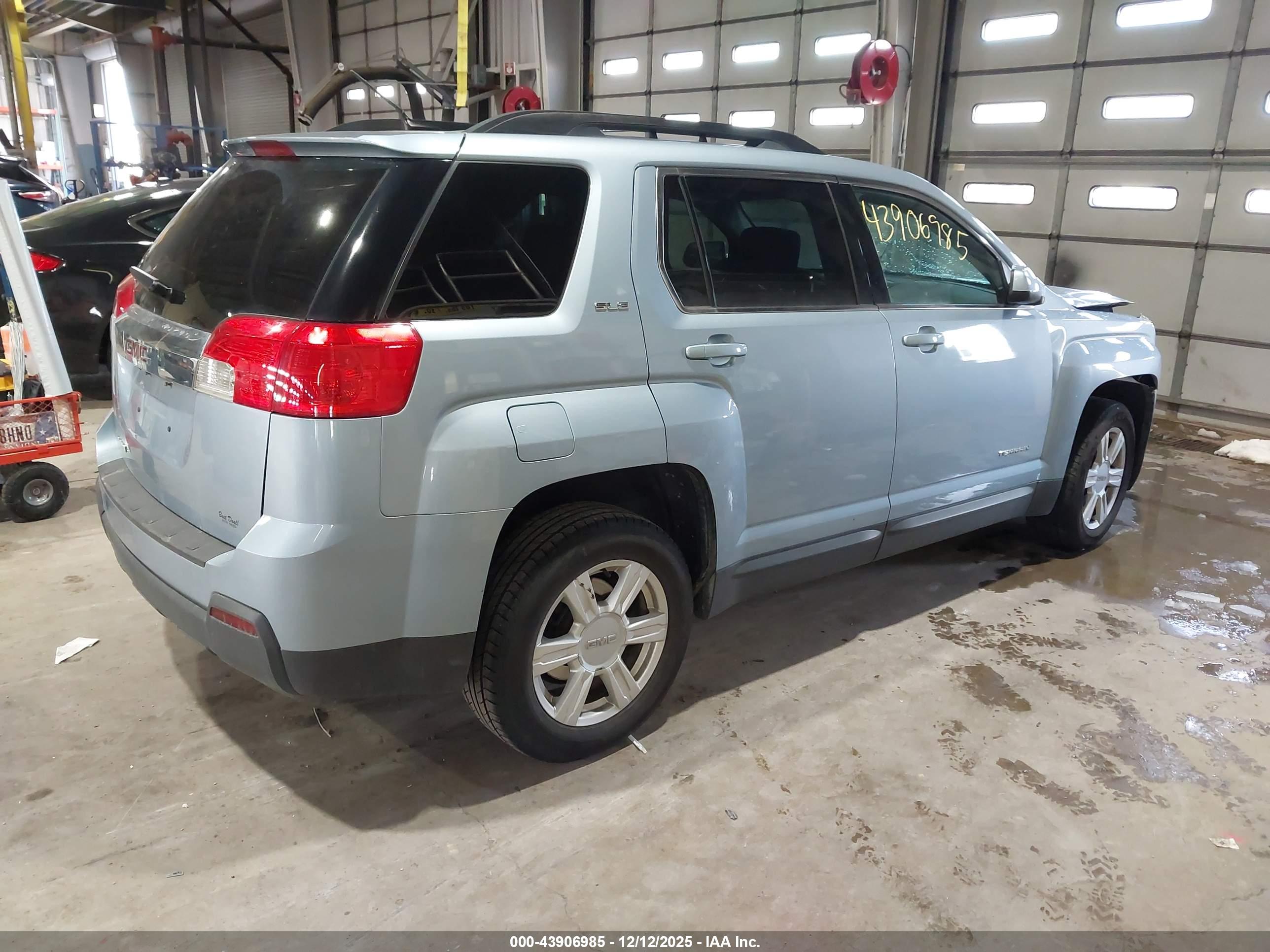 GMC TERRAIN image 4