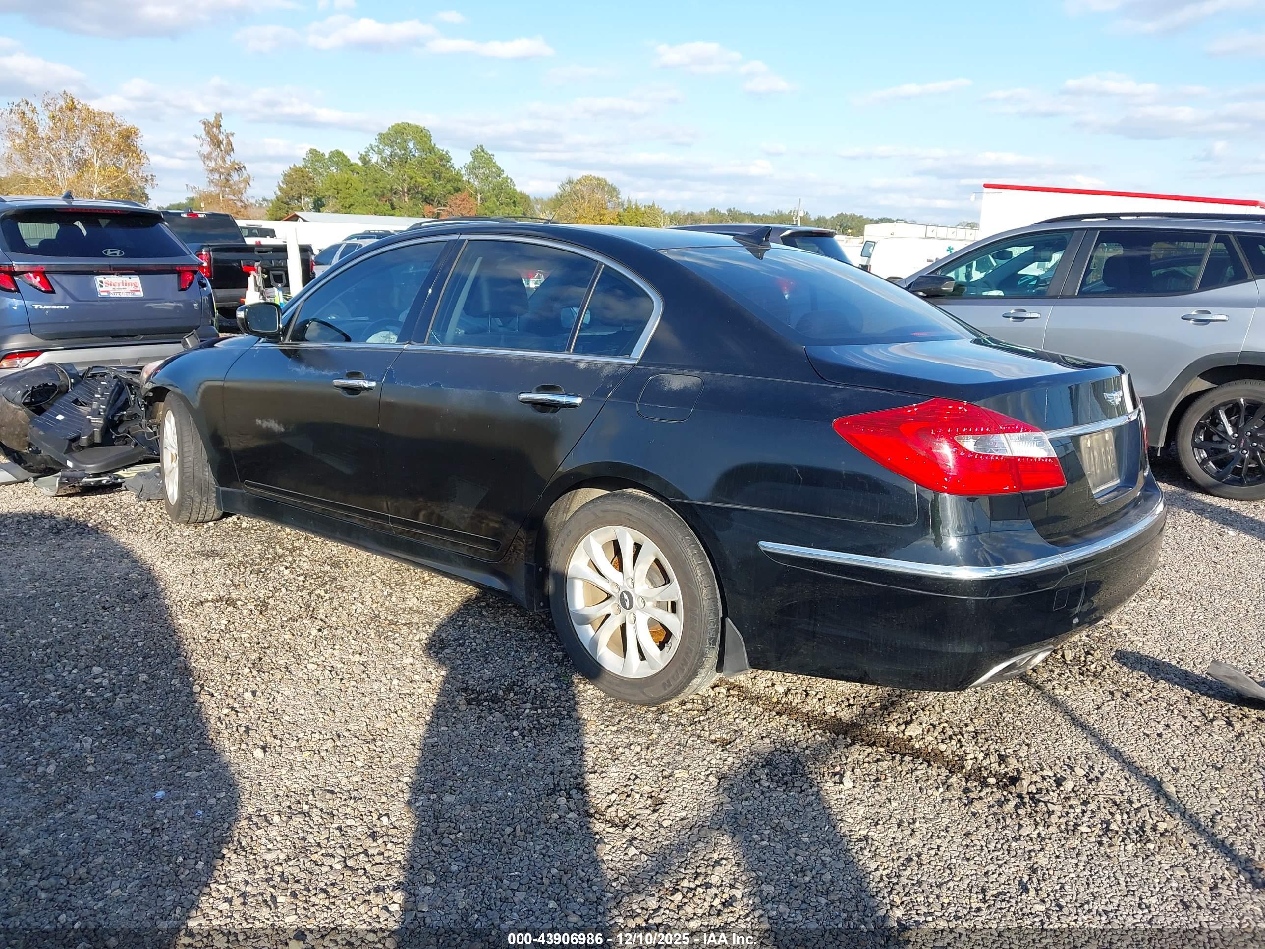 HYUNDAI GENESIS image 3