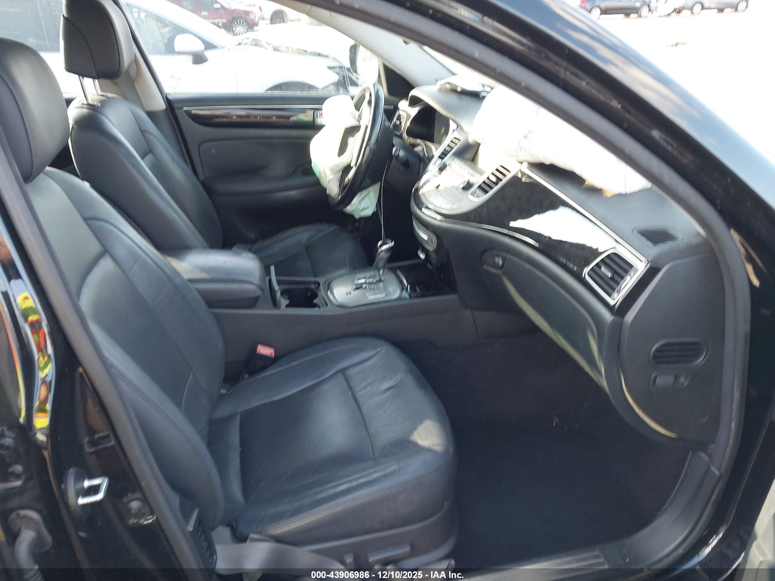 HYUNDAI GENESIS image 5
