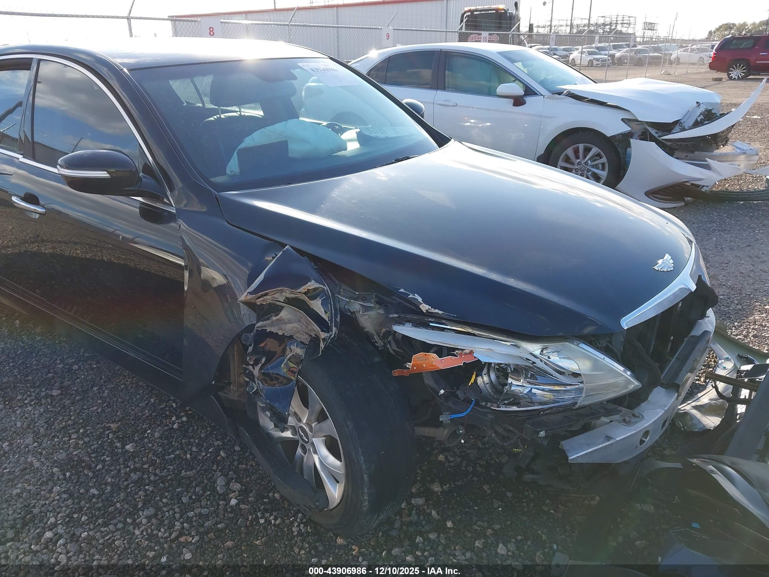 HYUNDAI GENESIS image 6