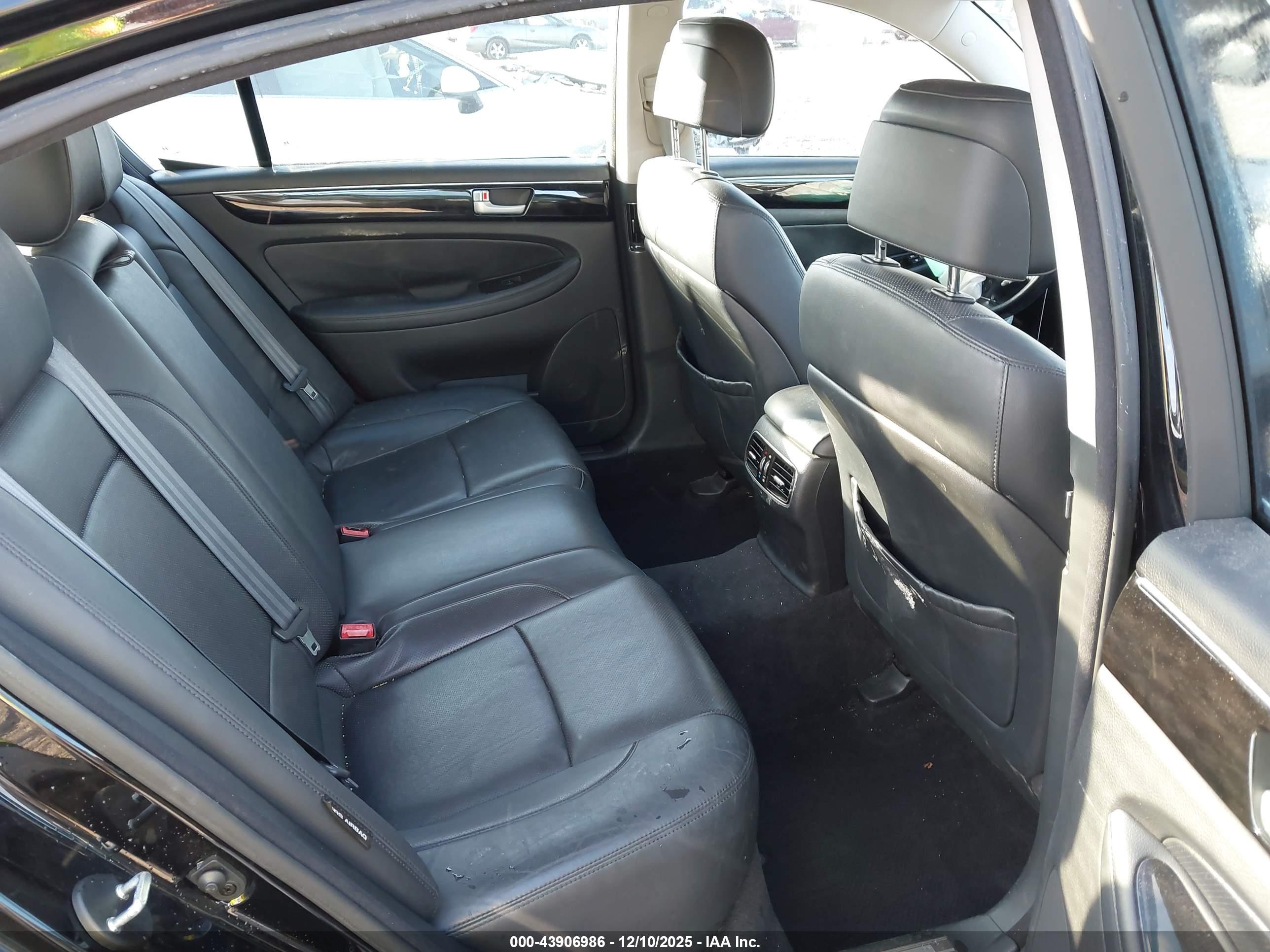 HYUNDAI GENESIS image 8