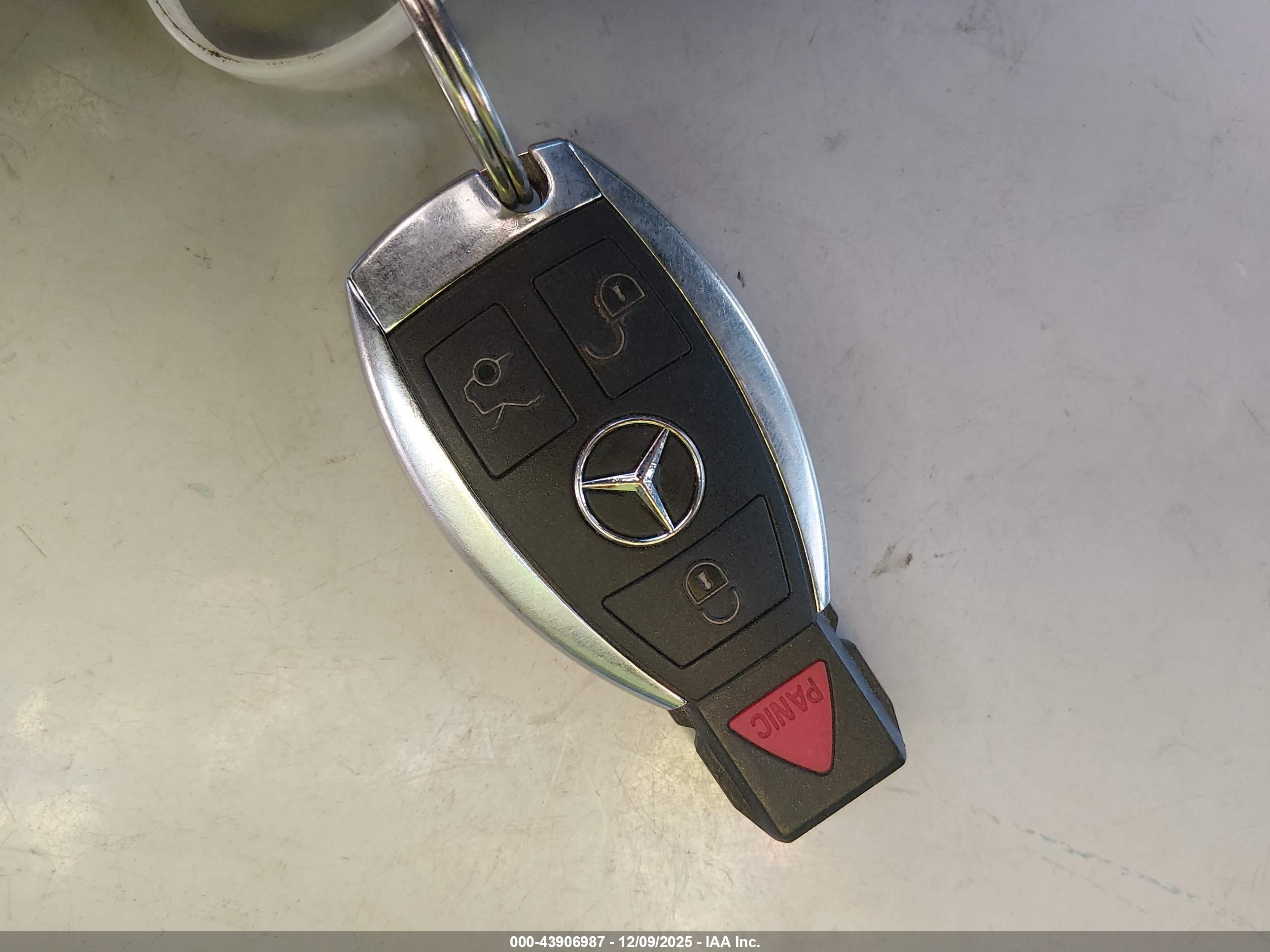 MERCEDES-BENZ E image 11
