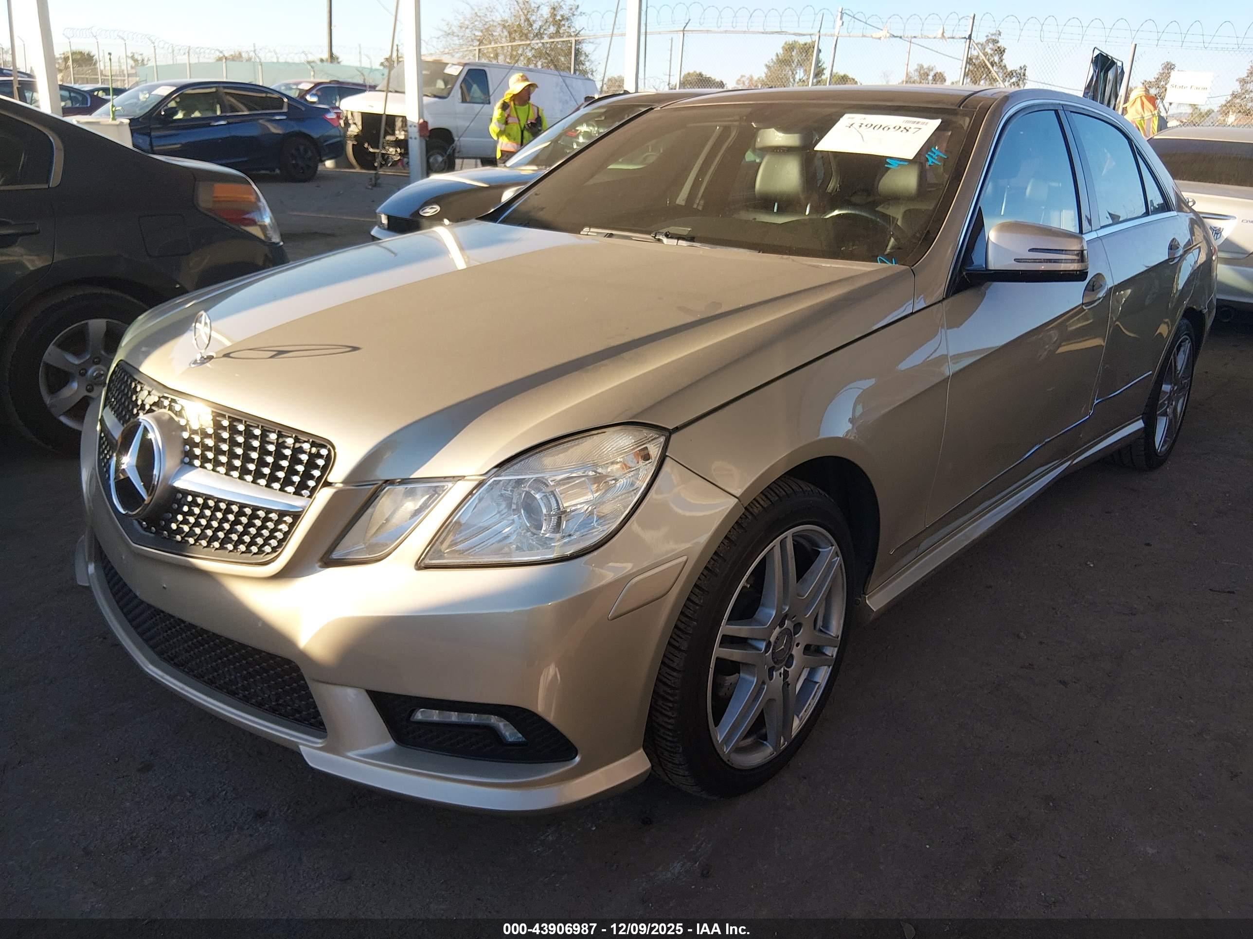 MERCEDES-BENZ E image 2
