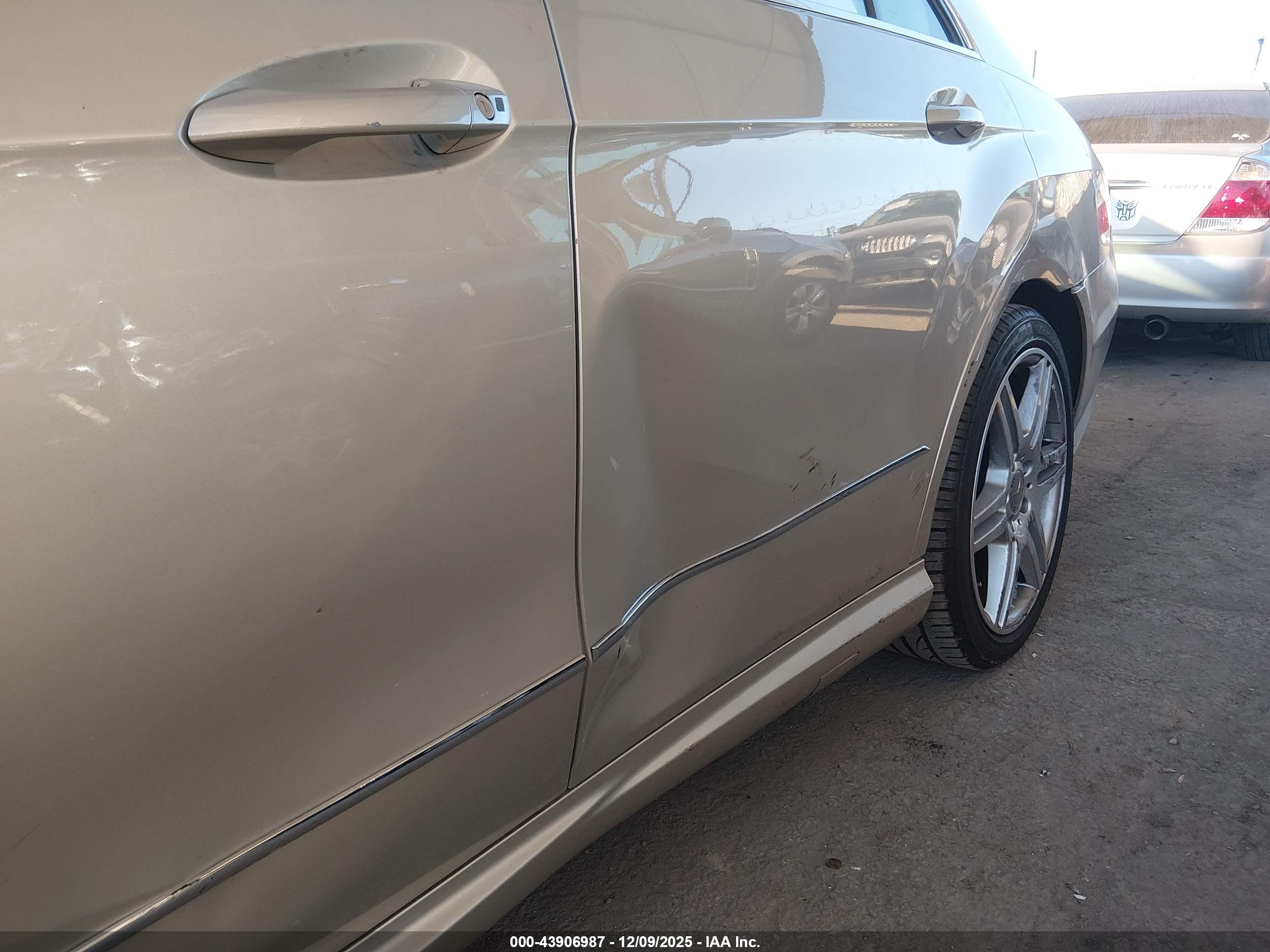MERCEDES-BENZ E image 6
