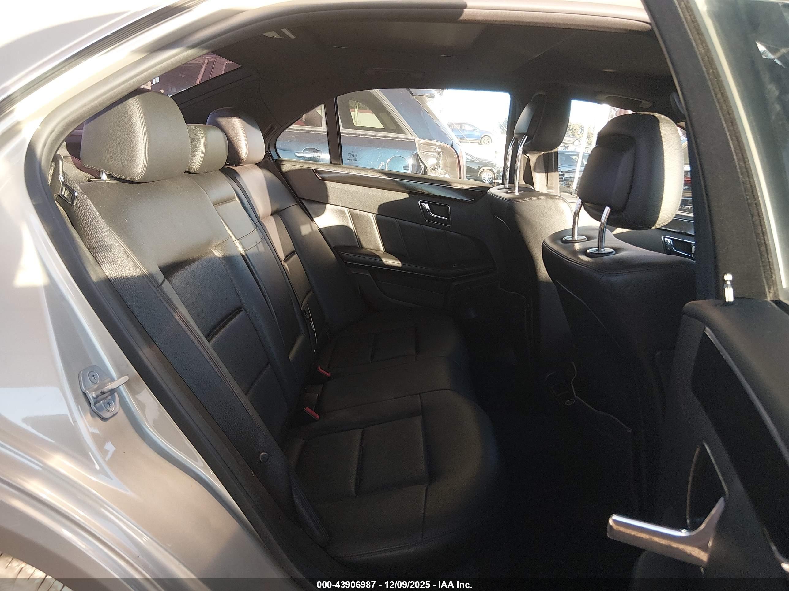 MERCEDES-BENZ E image 8