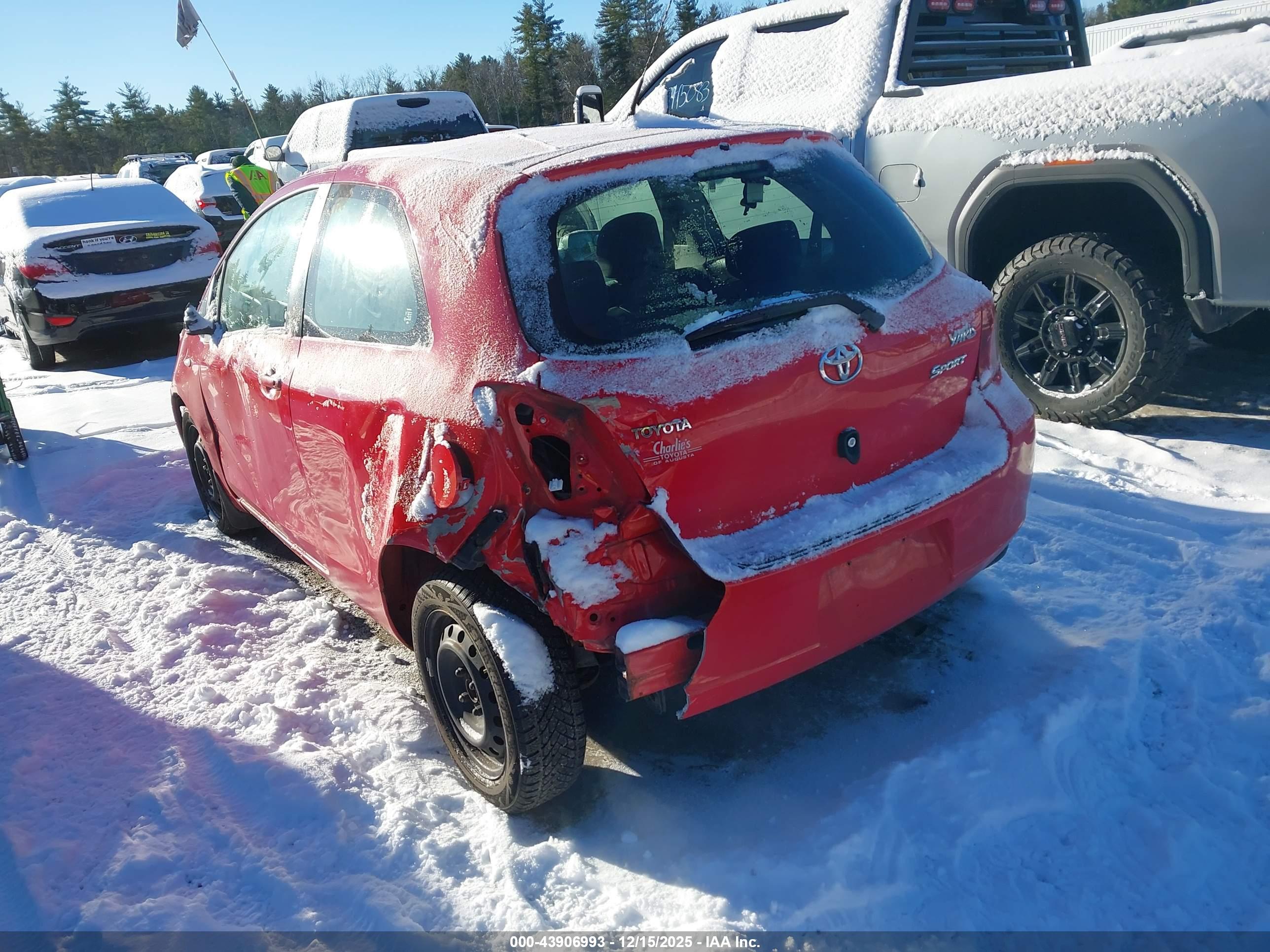TOYOTA YARIS image 3