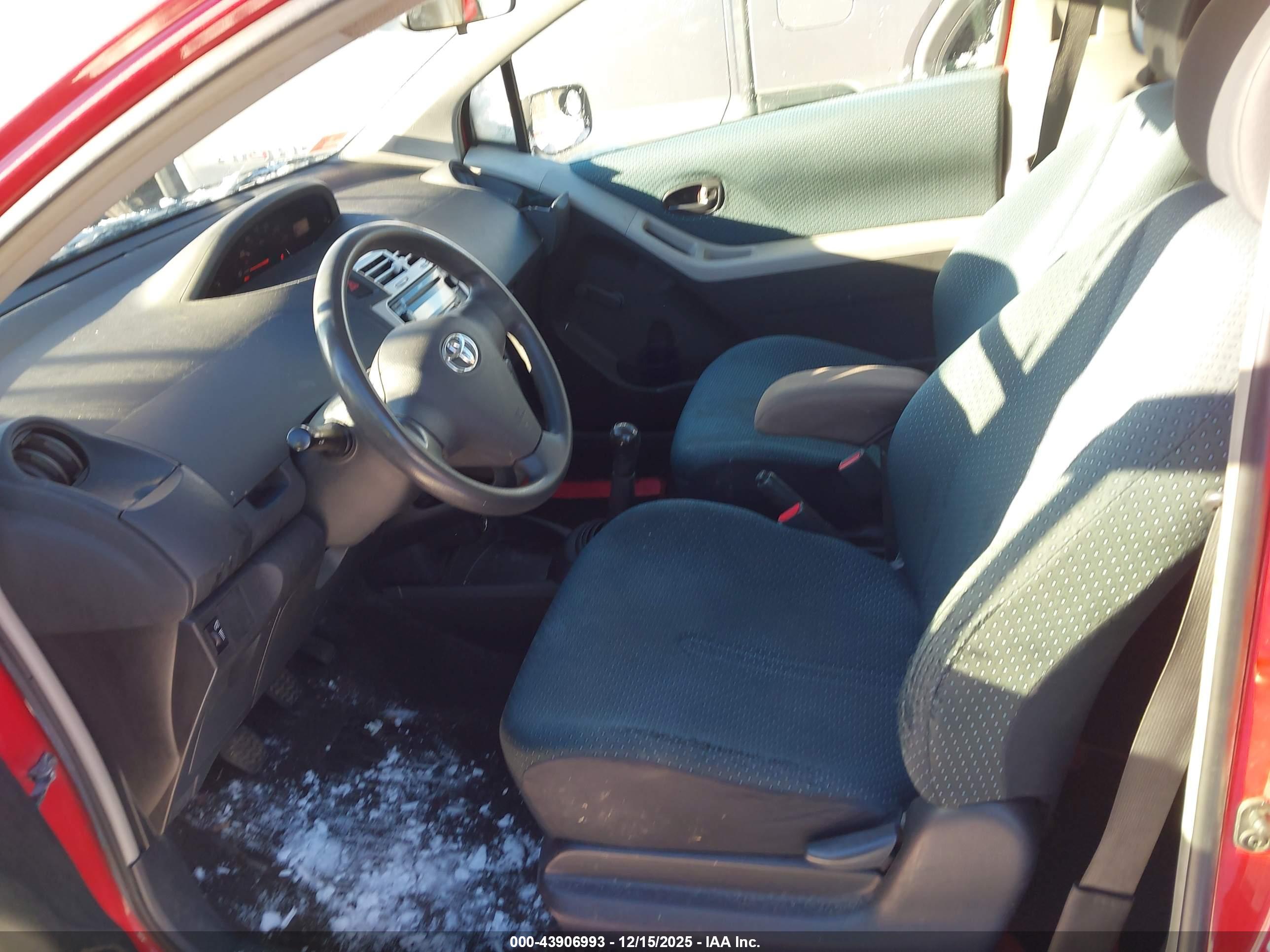 TOYOTA YARIS image 5