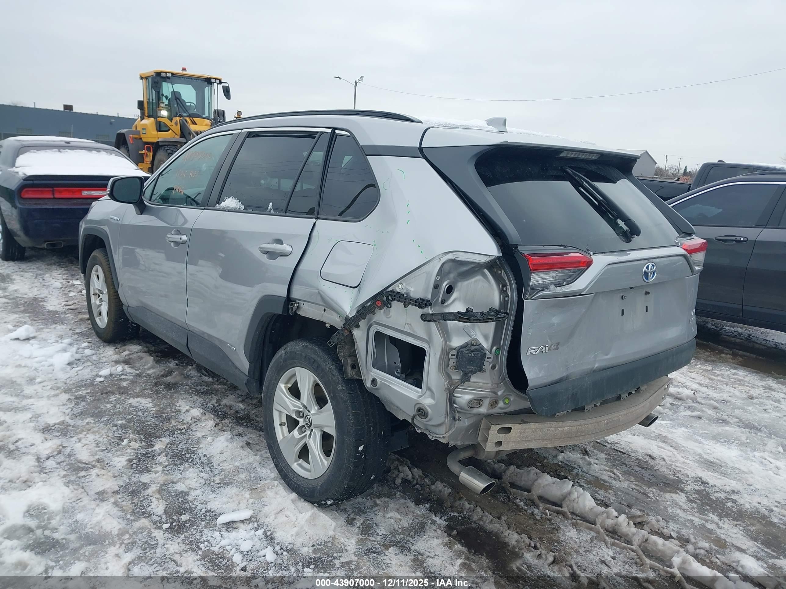 TOYOTA RAV4 image 3