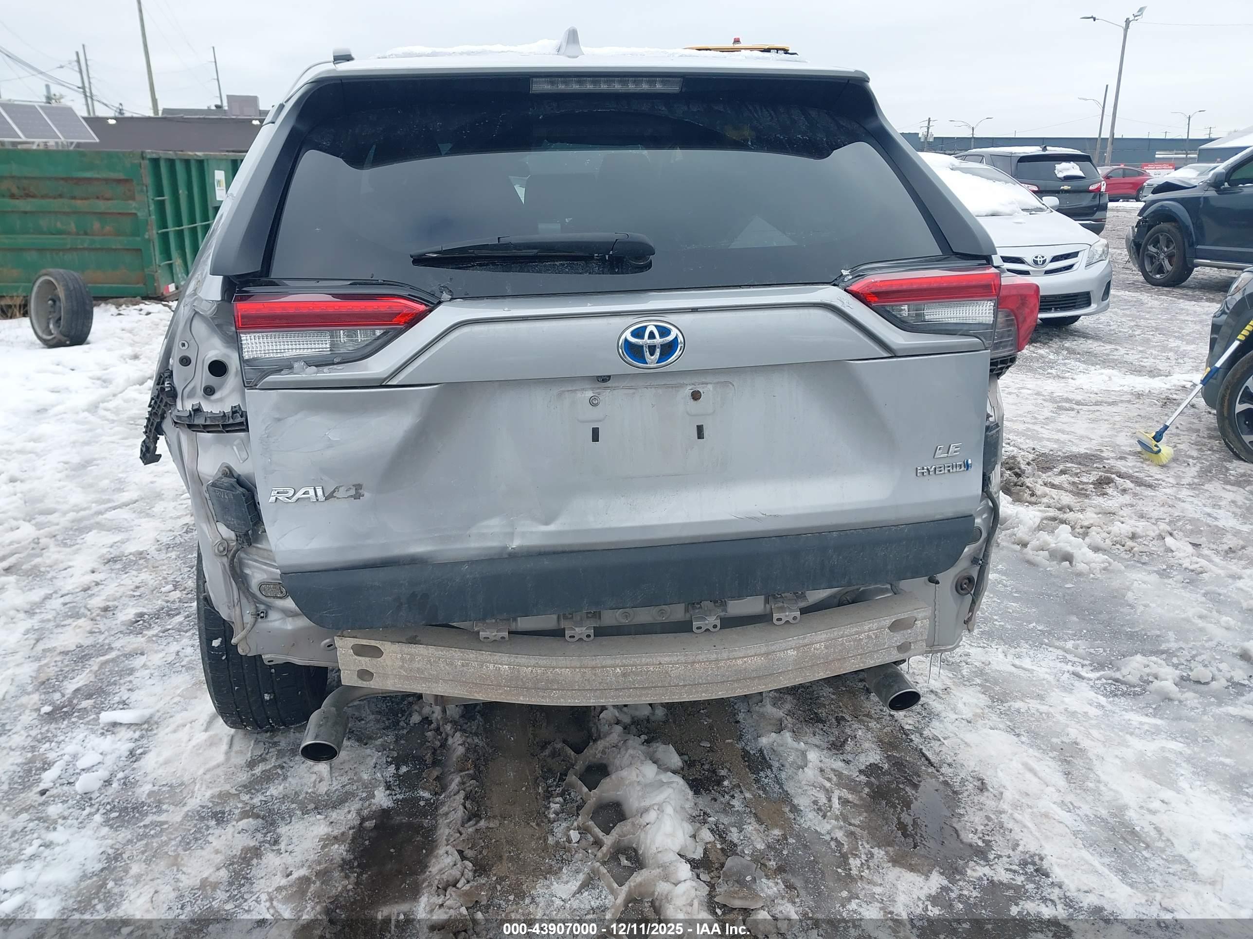 TOYOTA RAV4 image 6