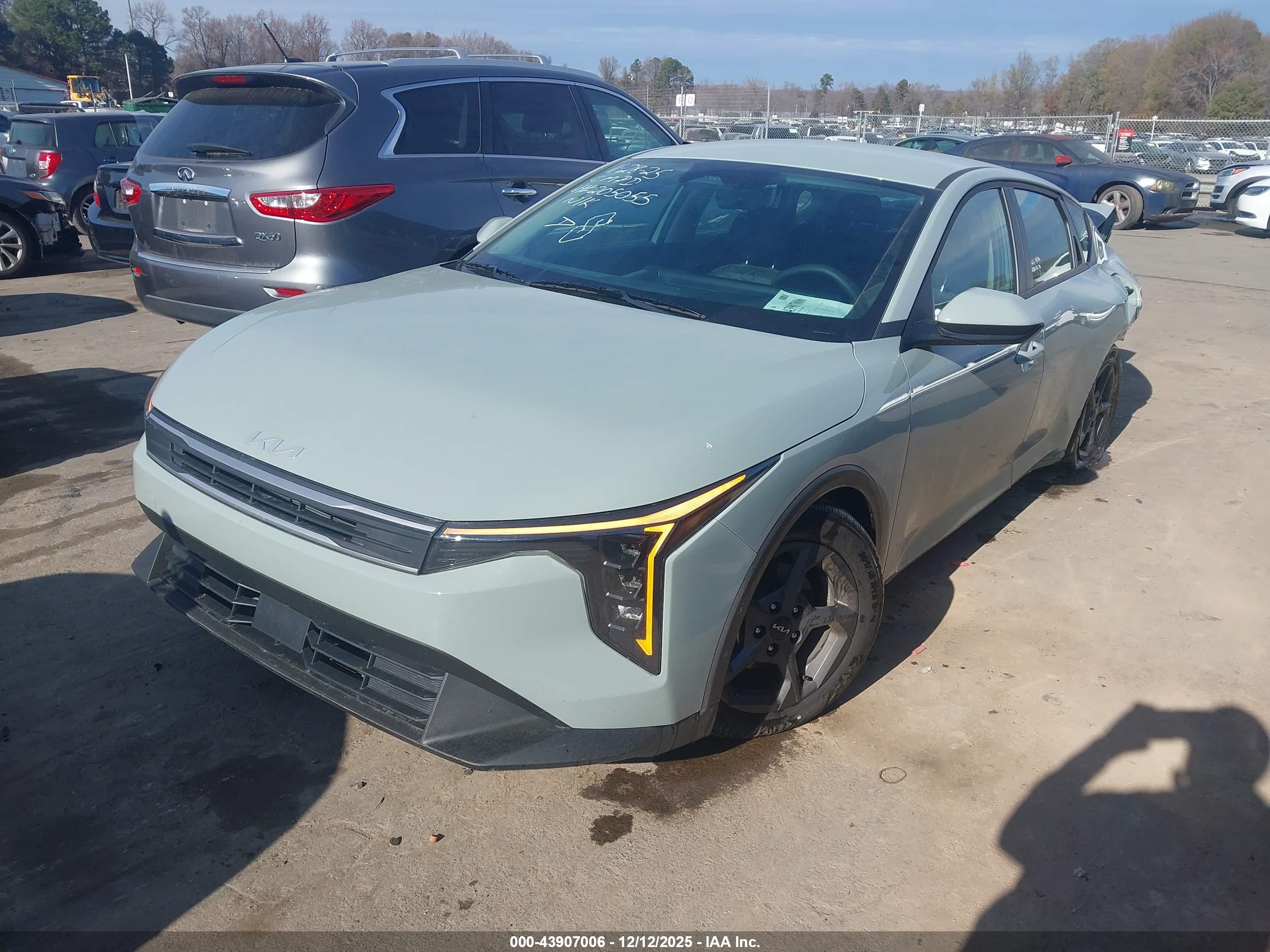 KIA K4 image 2