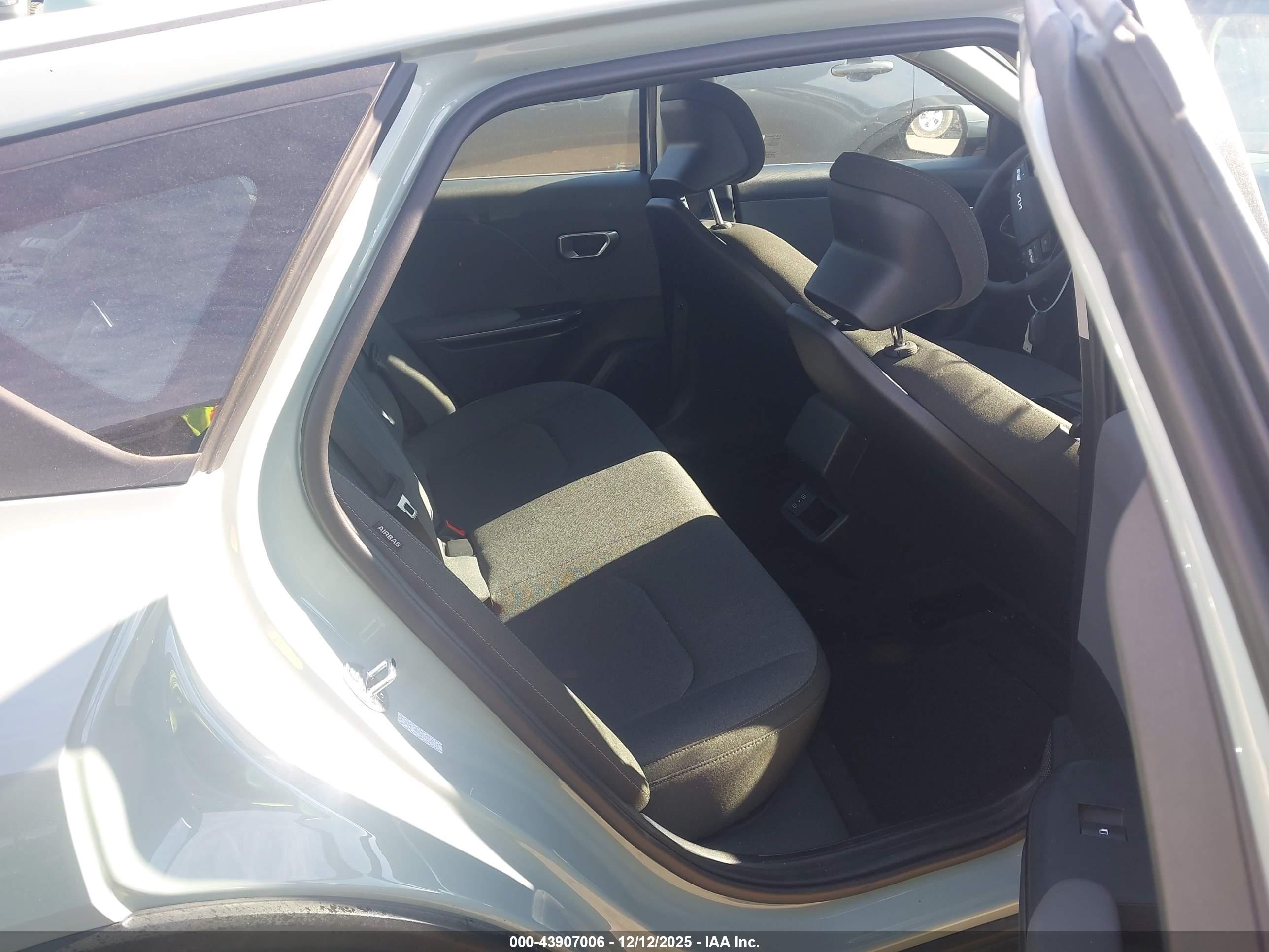 KIA K4 image 8