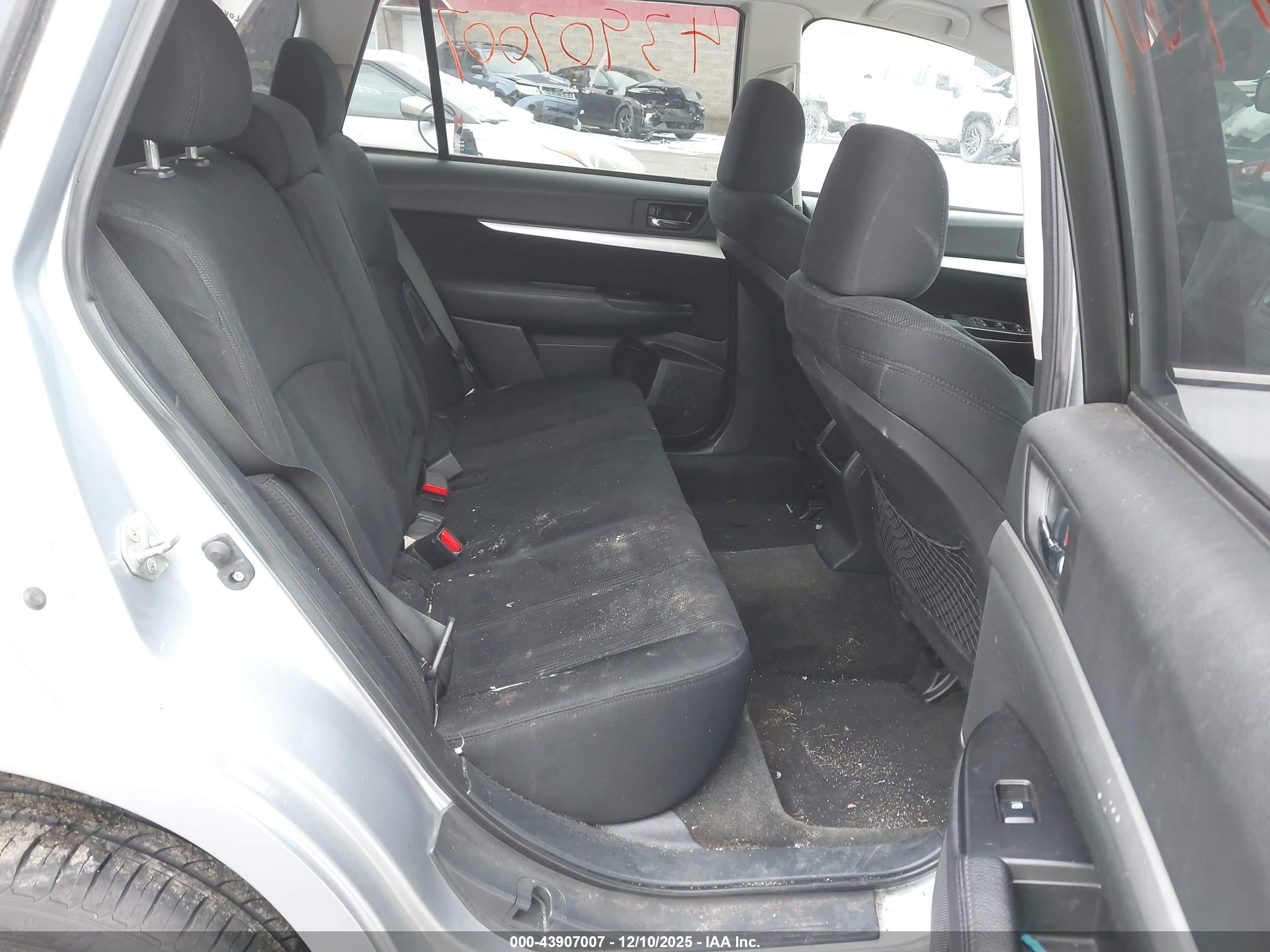 SUBARU OUTBACK image 8