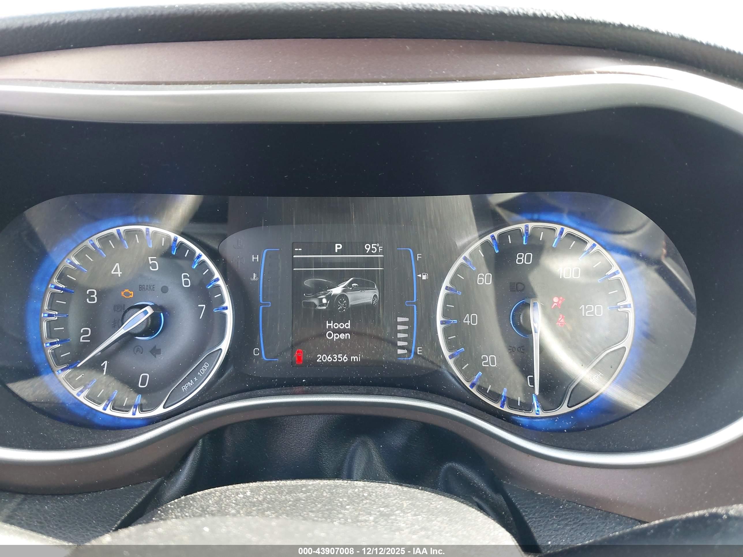 CHRYSLER PACIFICA image 7