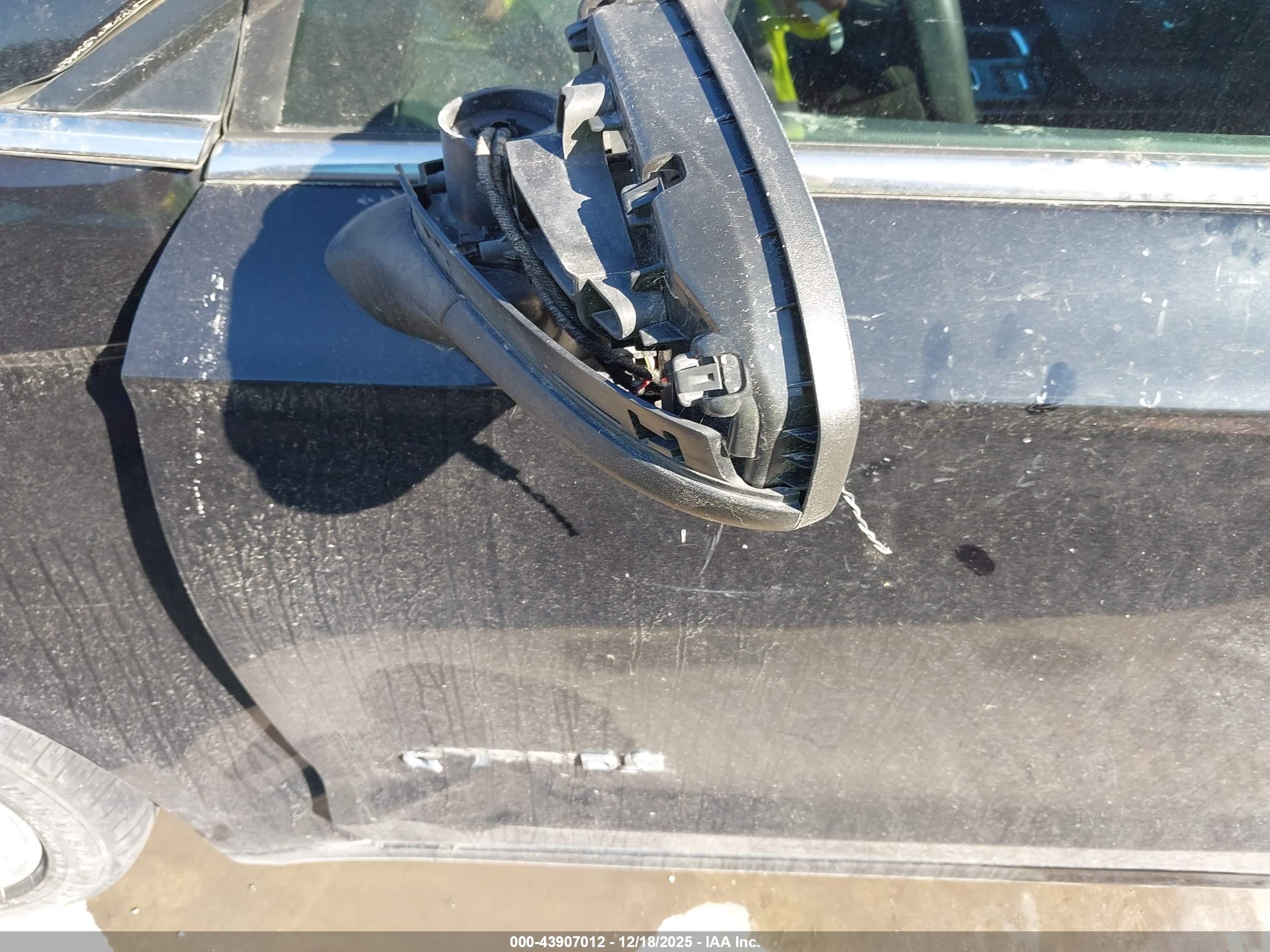 FORD FUSION image 6