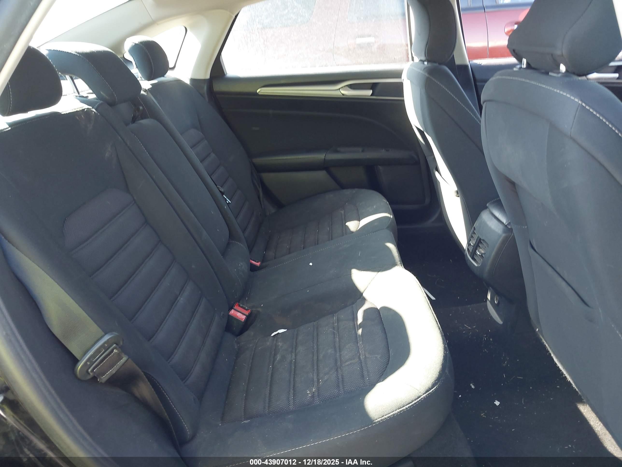 FORD FUSION image 8