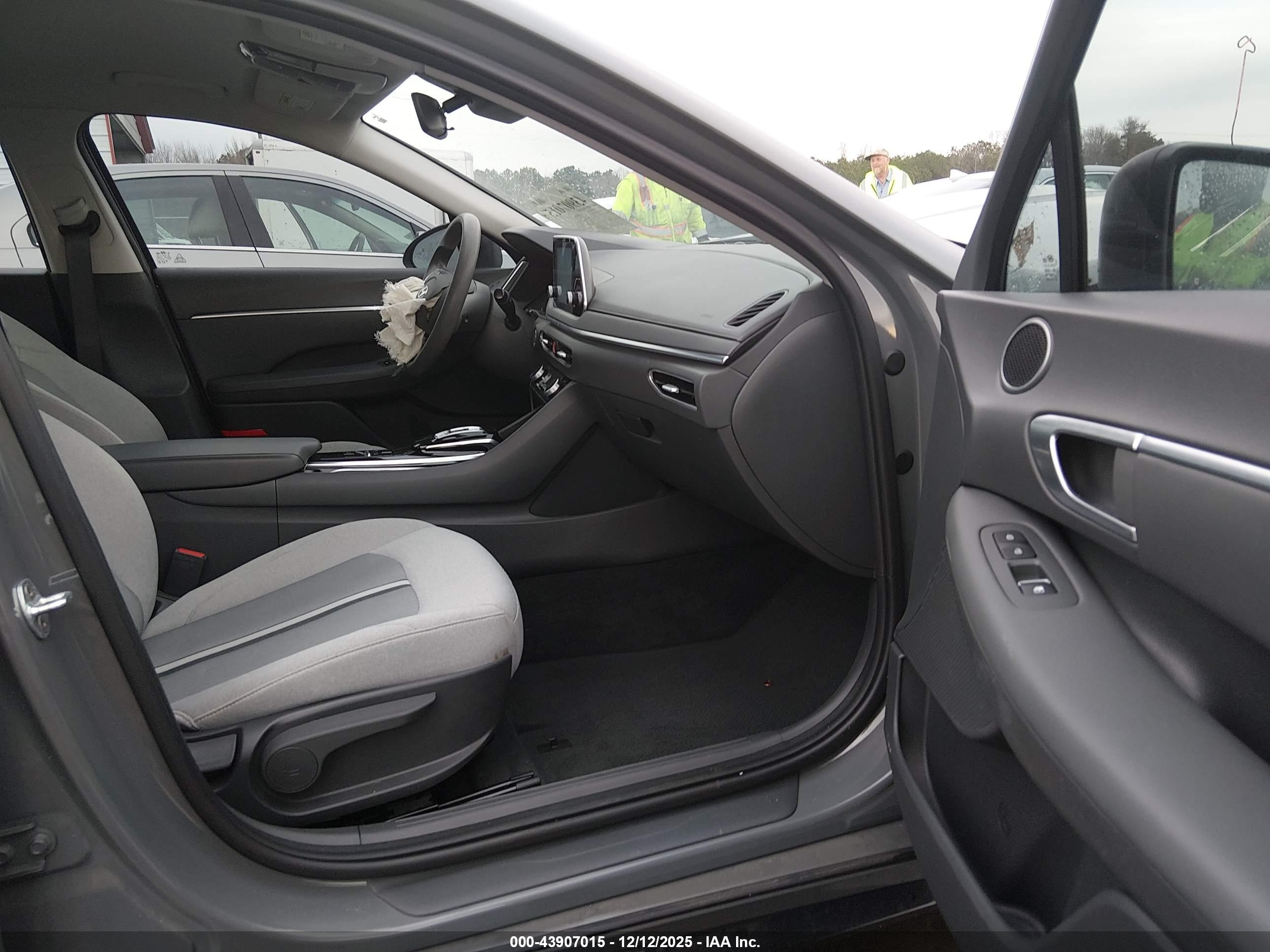HYUNDAI SONATA image 5
