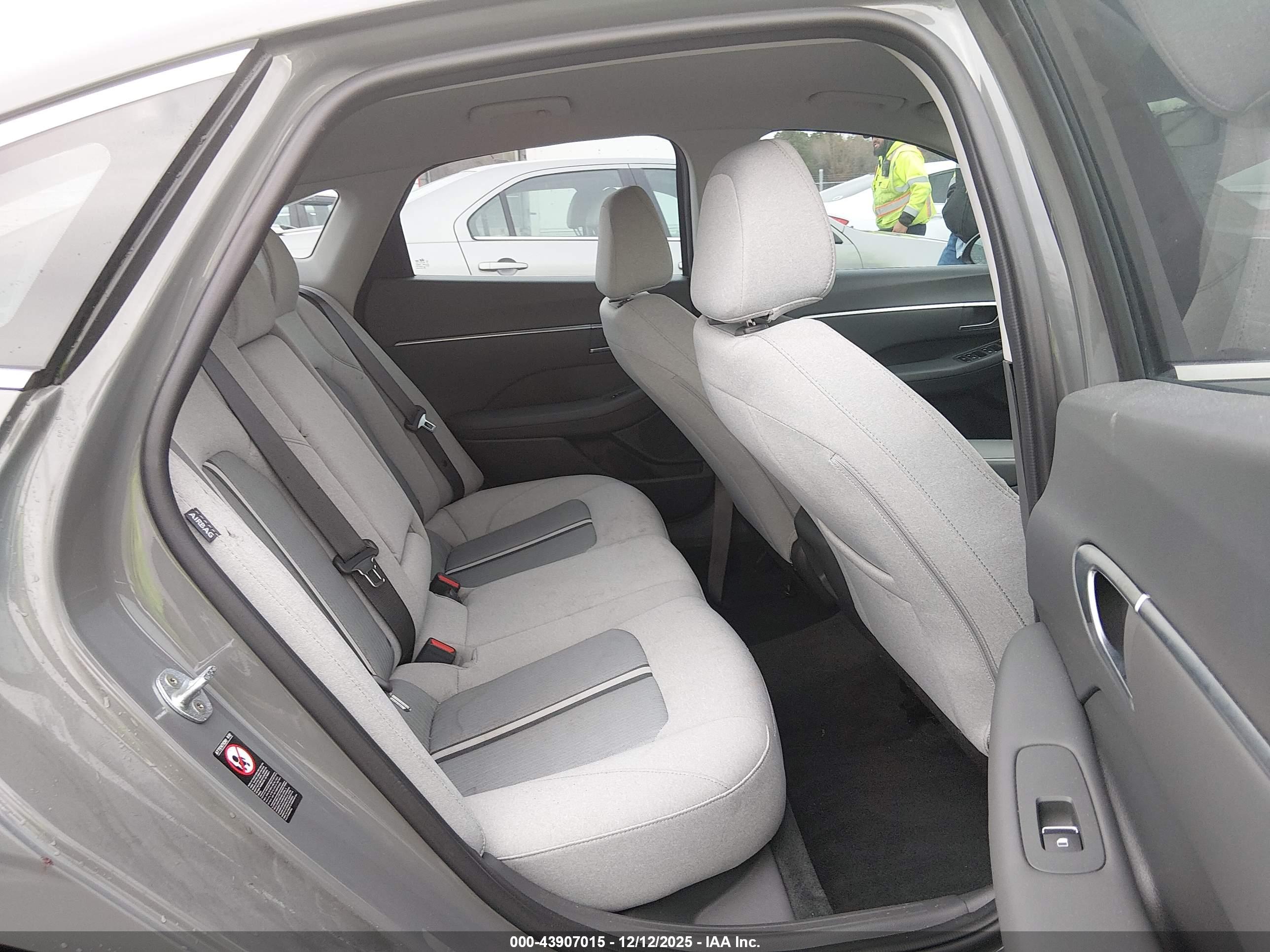 HYUNDAI SONATA image 8