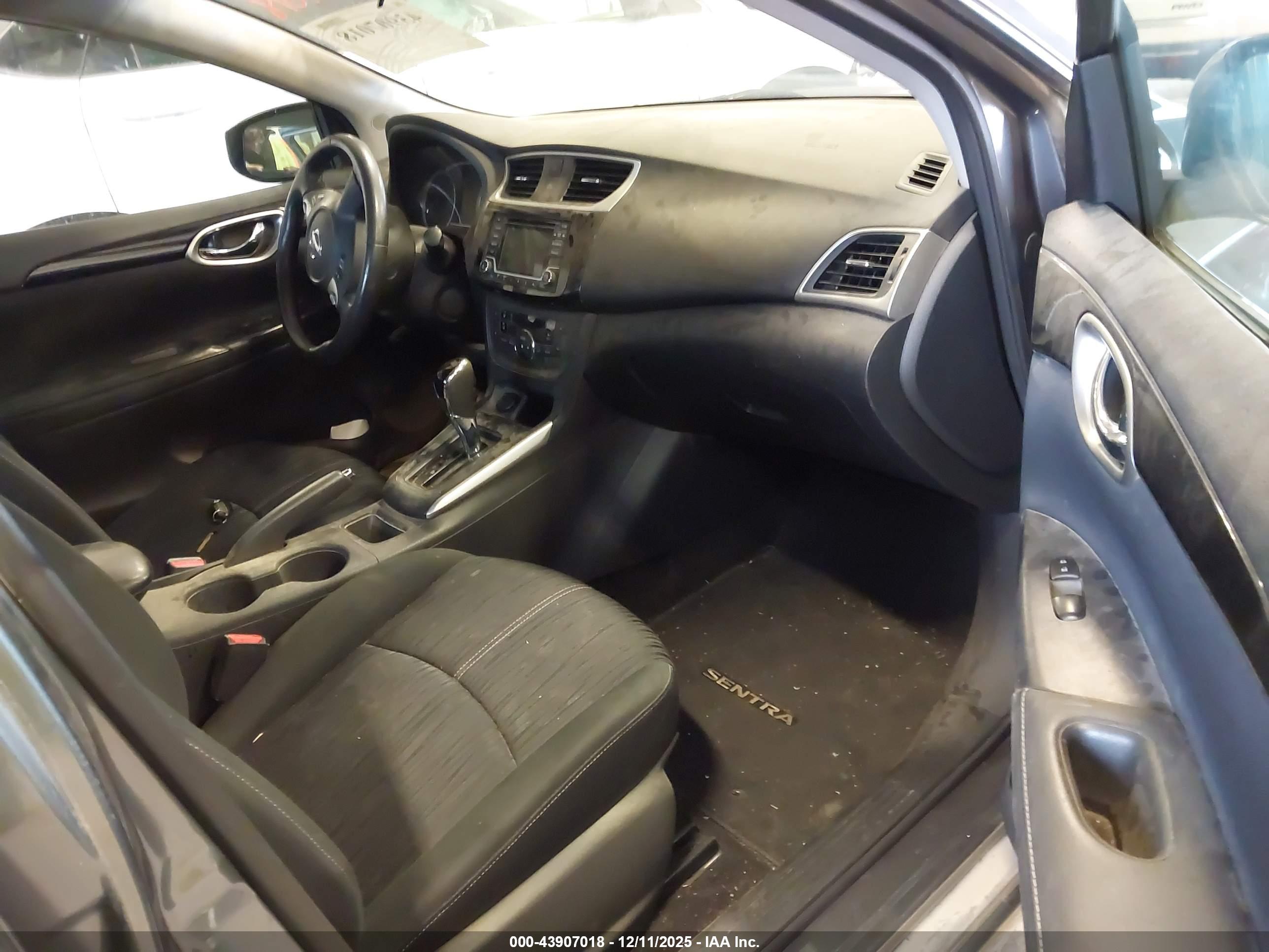 NISSAN SENTRA image 5