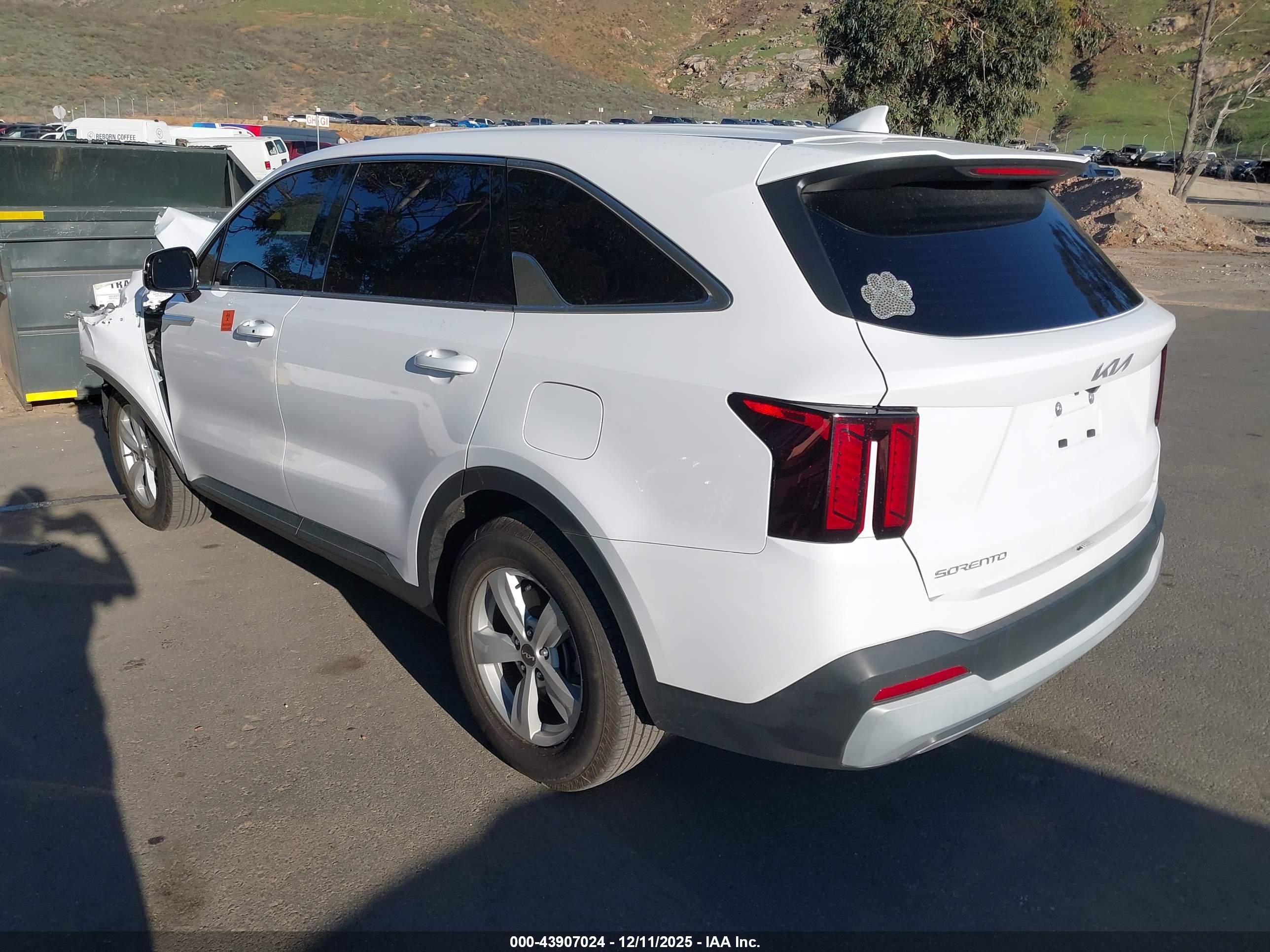 KIA SORENTO image 3