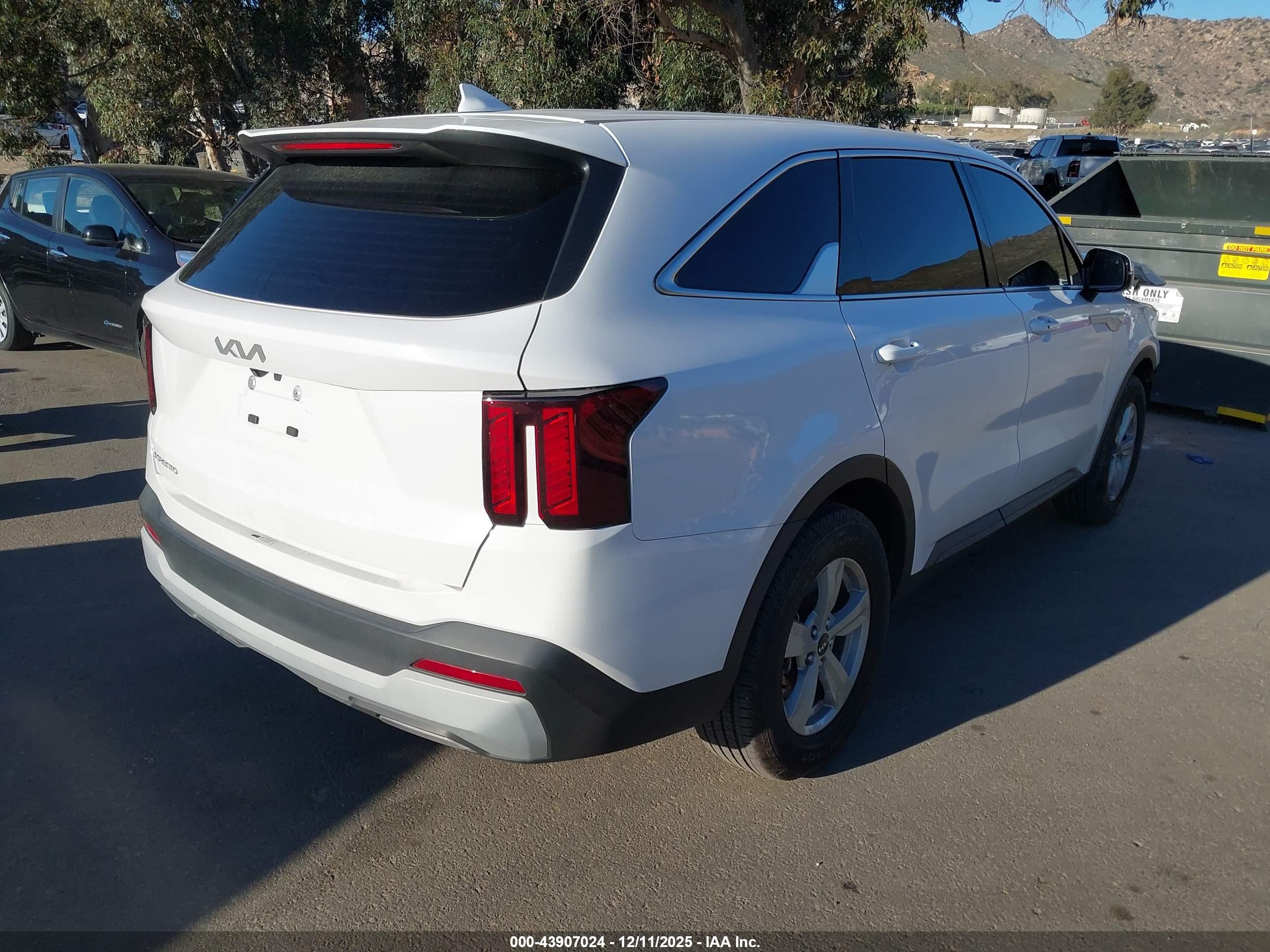 KIA SORENTO image 4