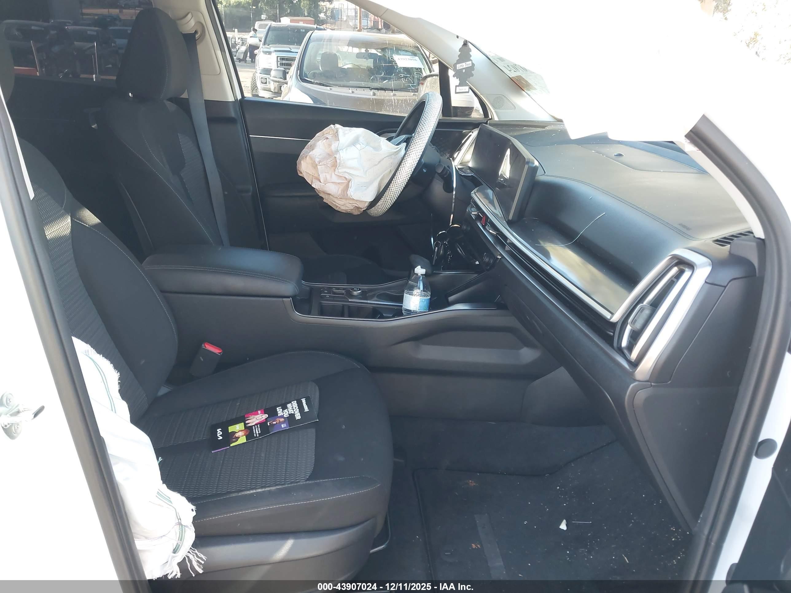 KIA SORENTO image 5